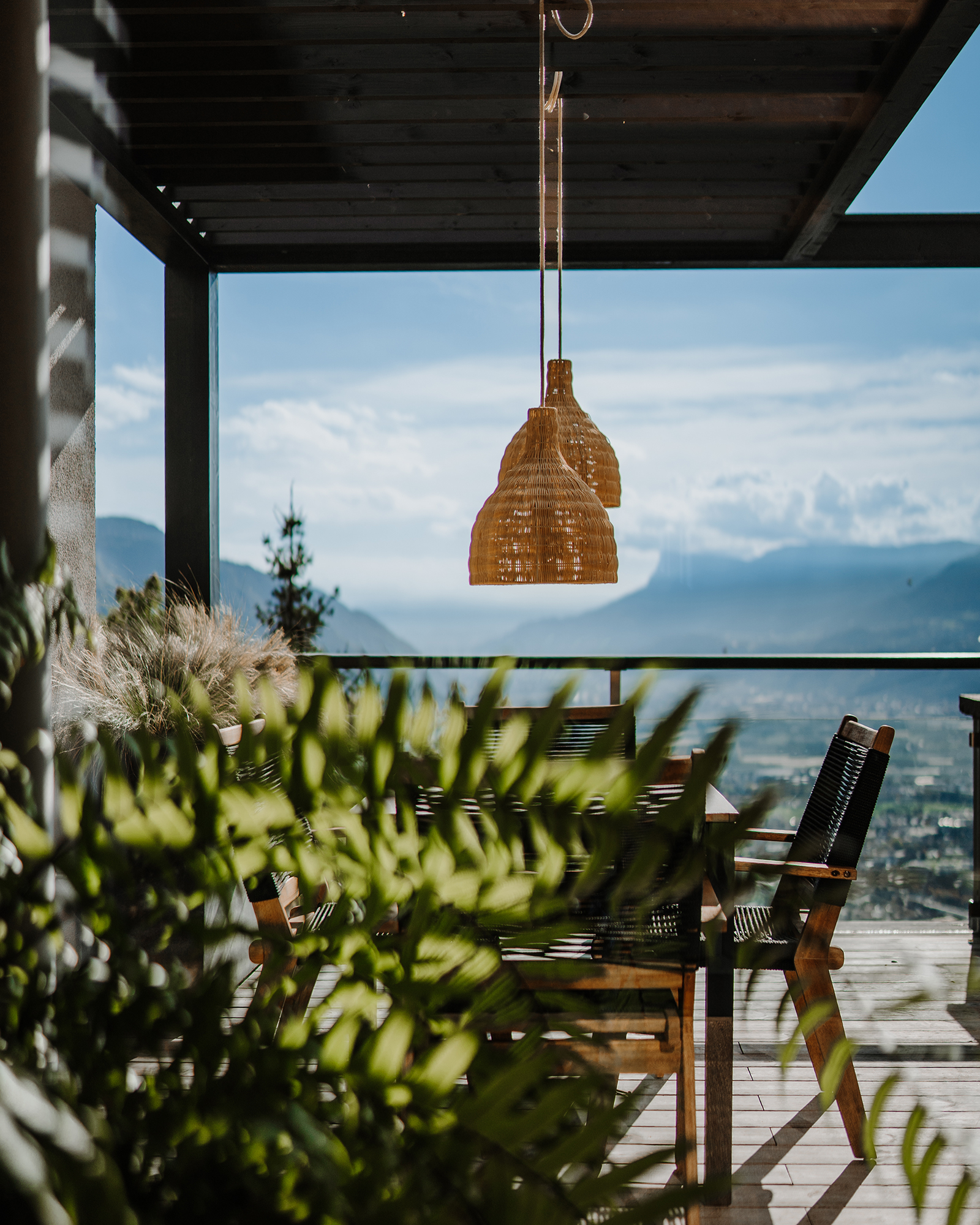 farnhaus_apartment_dorf-tirol-italy_exterior-terrace-decor.jpg