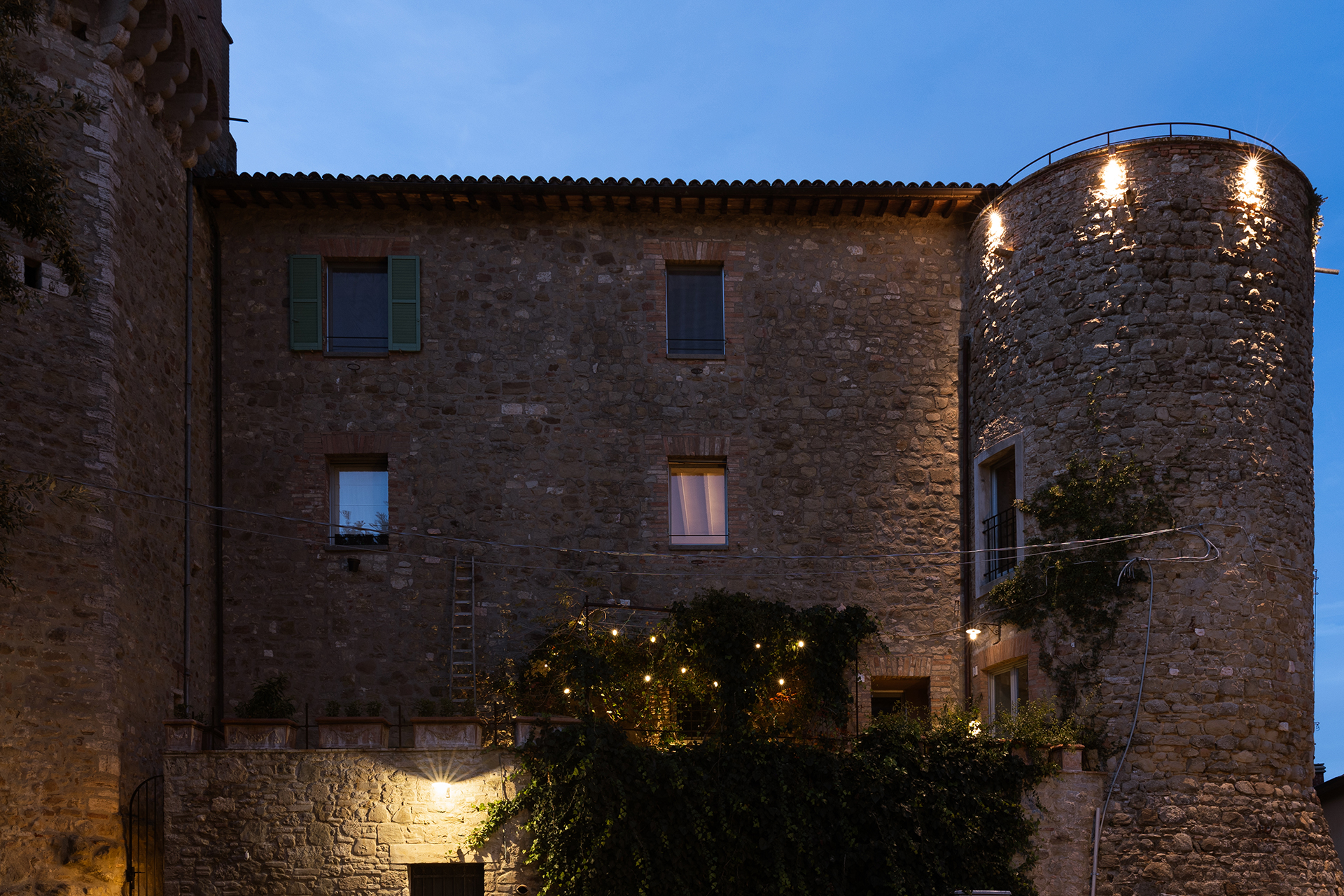 la-torre_apartment_umbria-italy_exterior-night.jpg