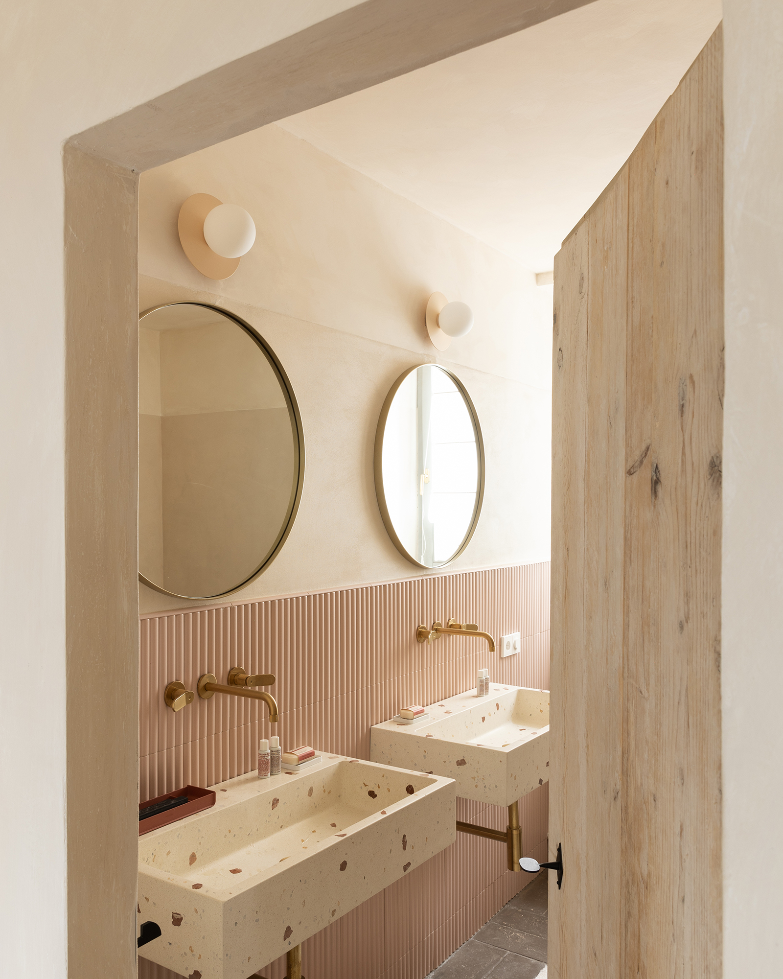 la-torre_apartment_umbria-italy_interior-bathroom.jpg