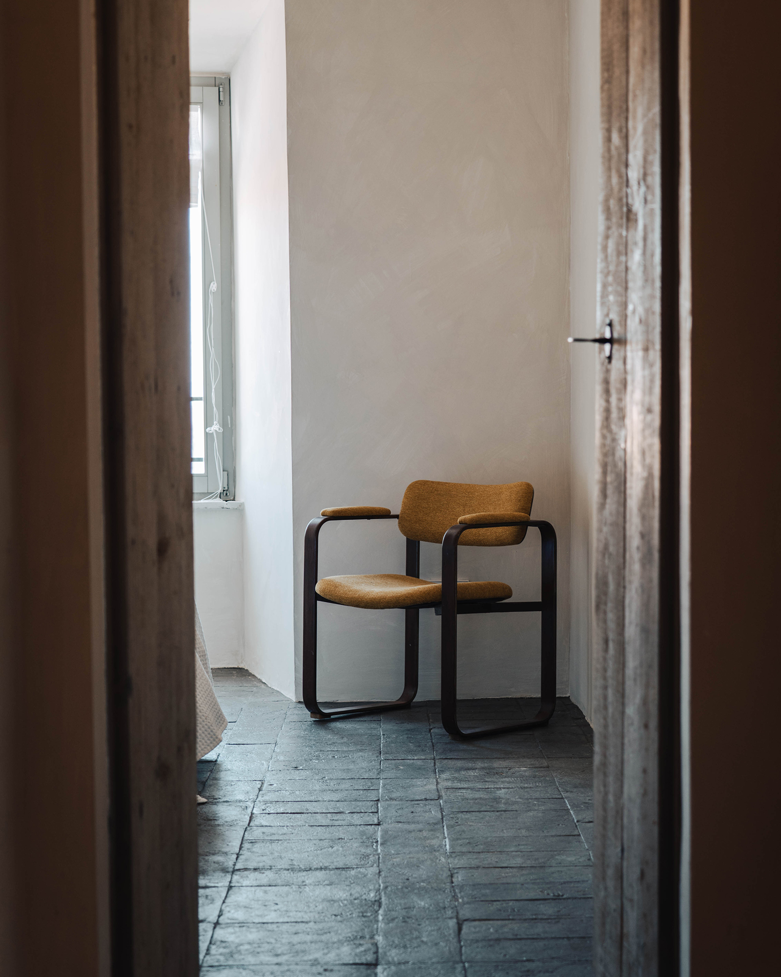 la-torre_apartment_umbria-italy_interior-chair.jpg