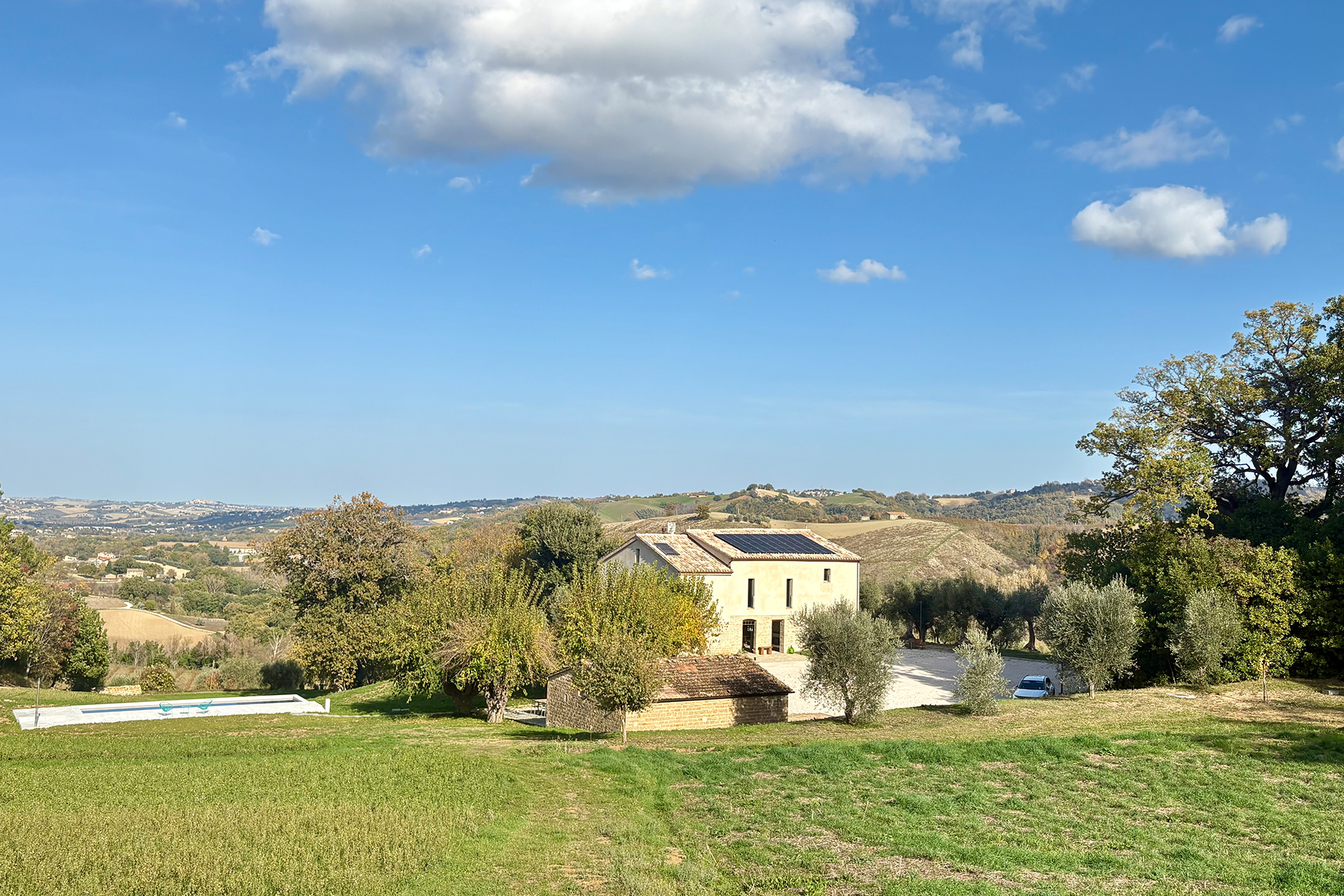 casa-fugiano_farmhouse_marche-italy_cielo-exterior-view-facade.jpg