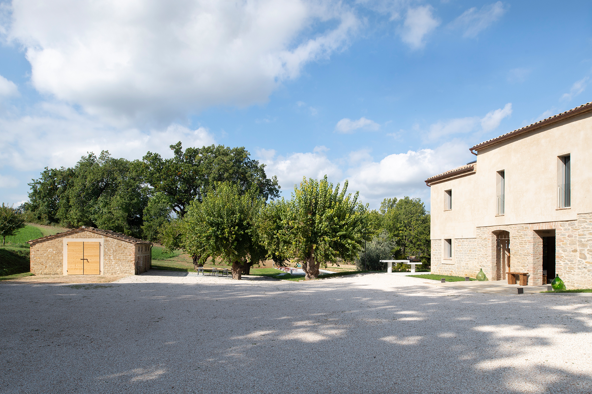 casa-fugiano_farmhouse_marche-italy_exterior-design.jpg