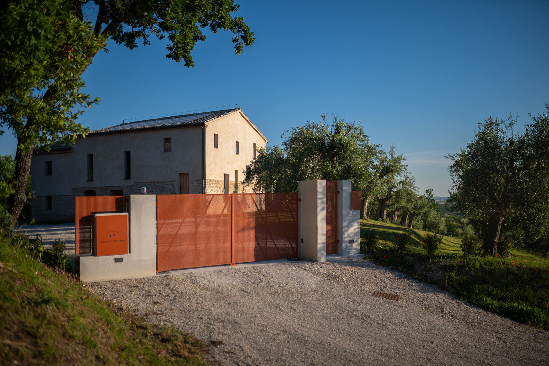 casa-fugiano_farmhouse_marche-italy_exterior-design.jpg