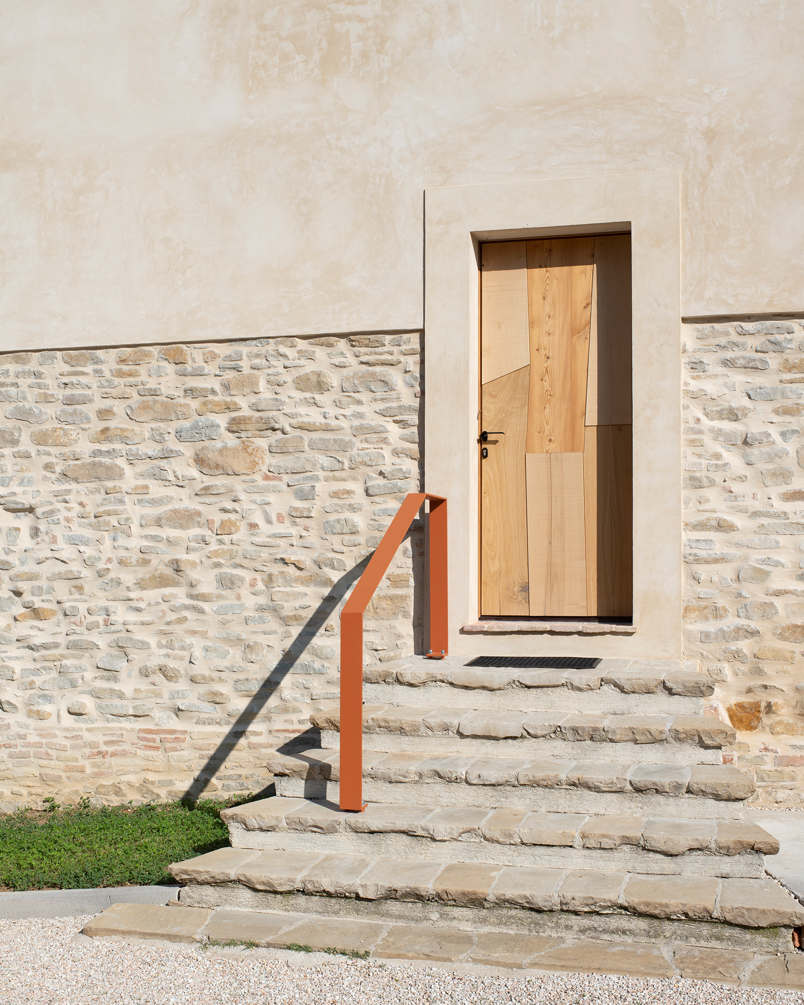 casa-fugiano_farmhouse_marche-italy_exterior-door.jpg
