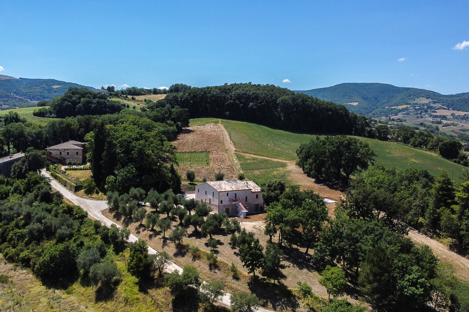 casa-fugiano_farmhouse_marche-italy_exterior-drone.jpg