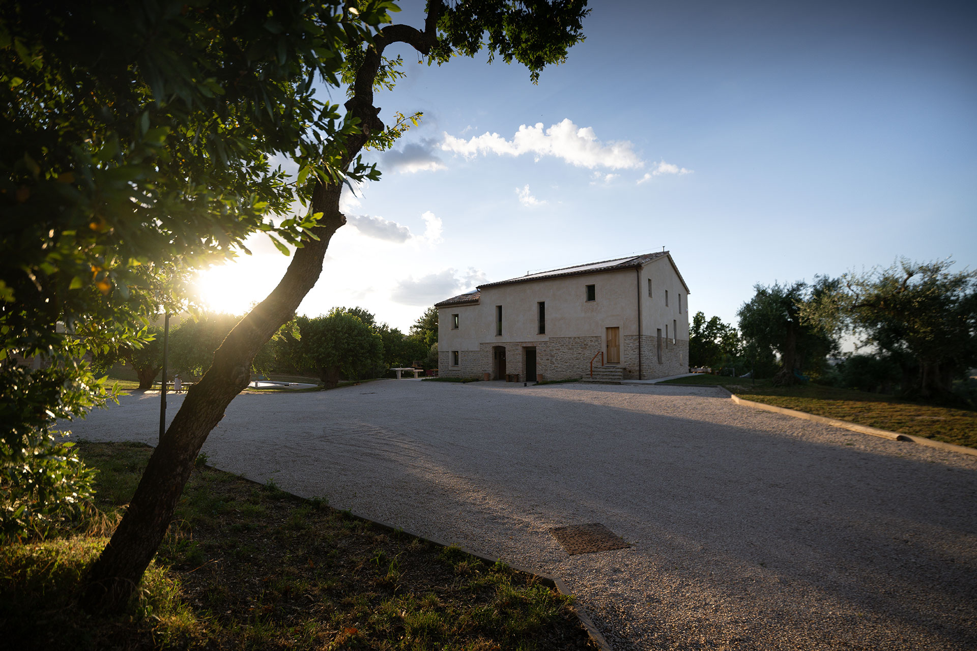 casa-fugiano_farmhouse_marche-italy_exterior-facade.jpg