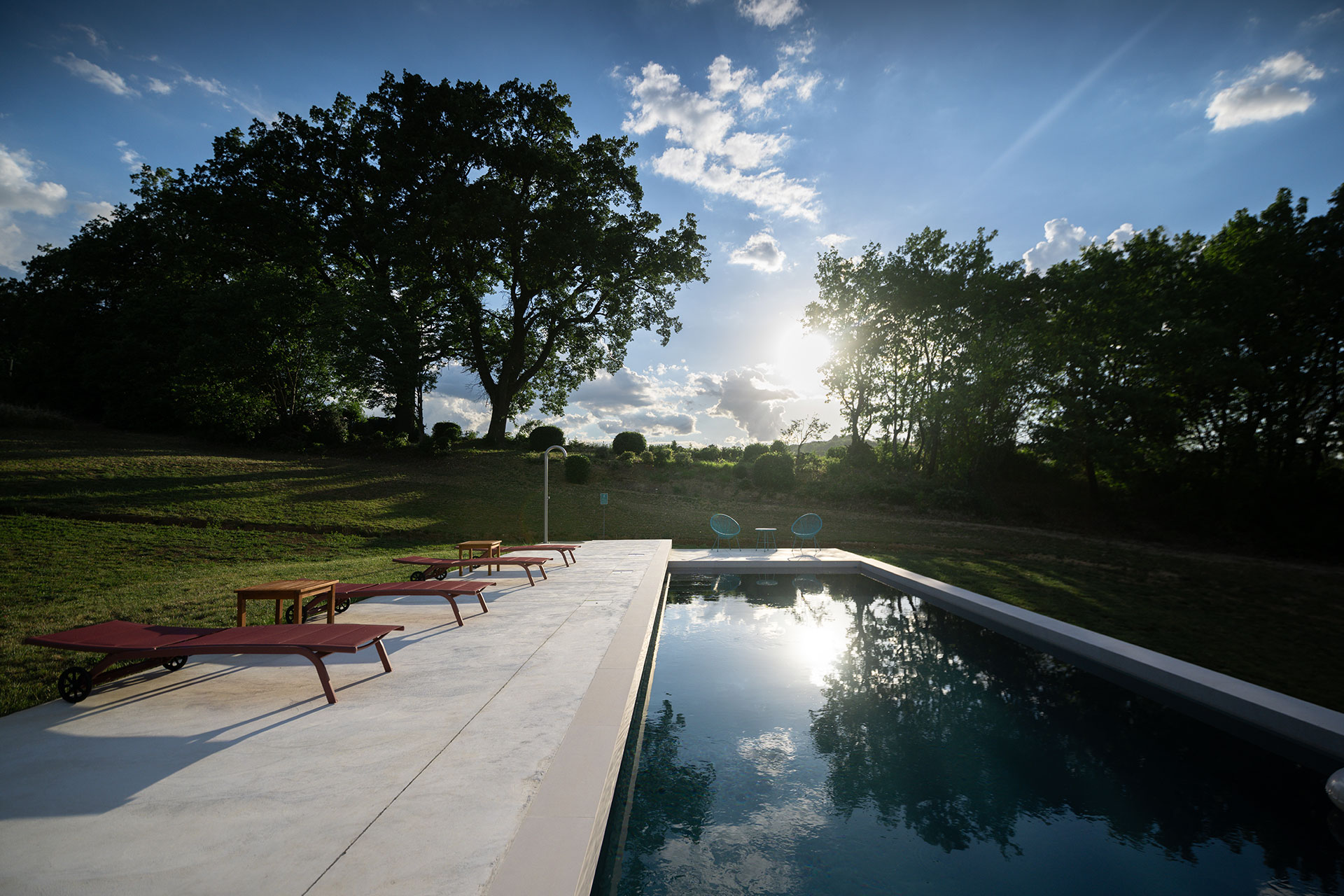 casa-fugiano_farmhouse_marche-italy_exterior-pool-sun.jpg