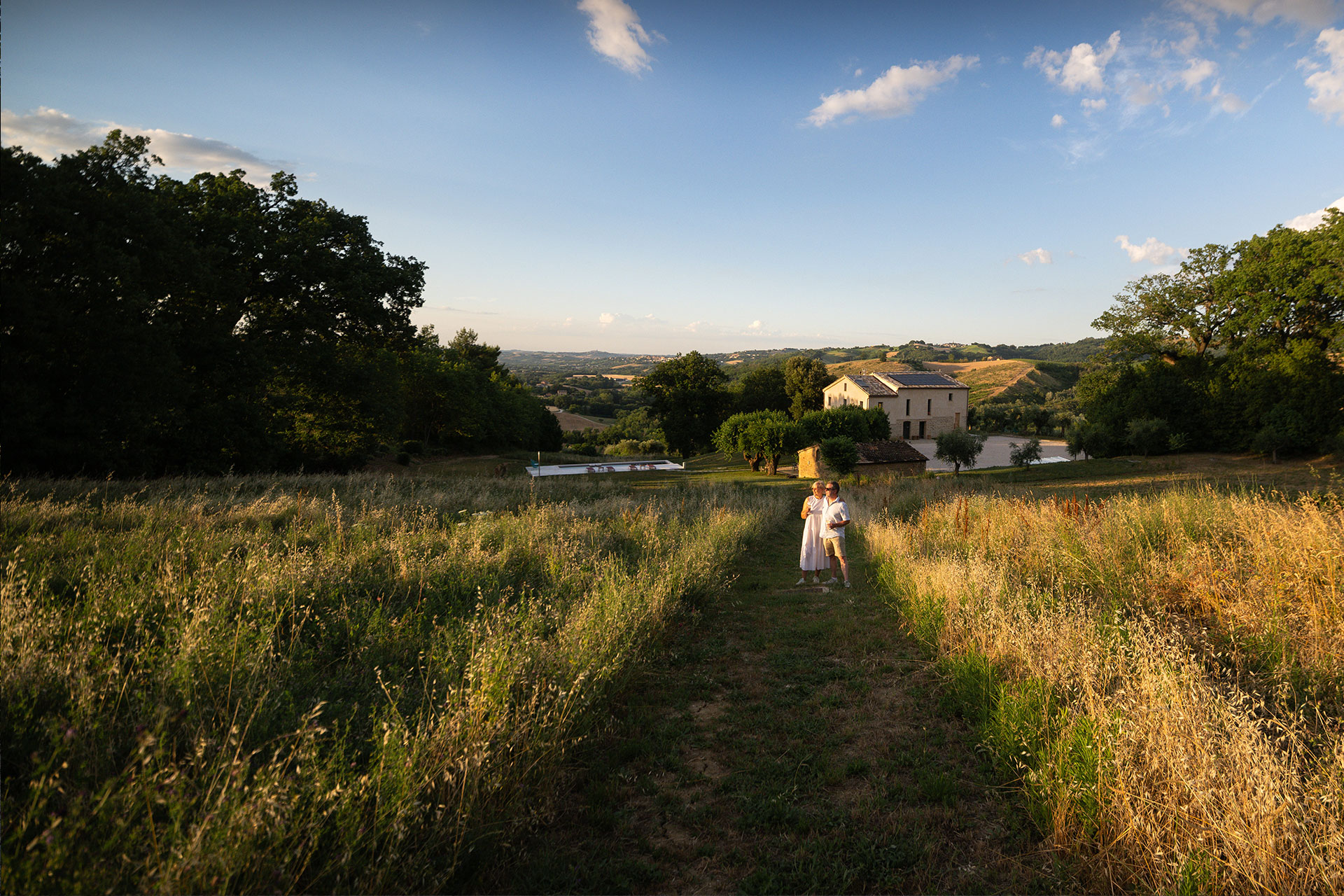 casa-fugiano_farmhouse_marche-italy_exterior-sun.jpg