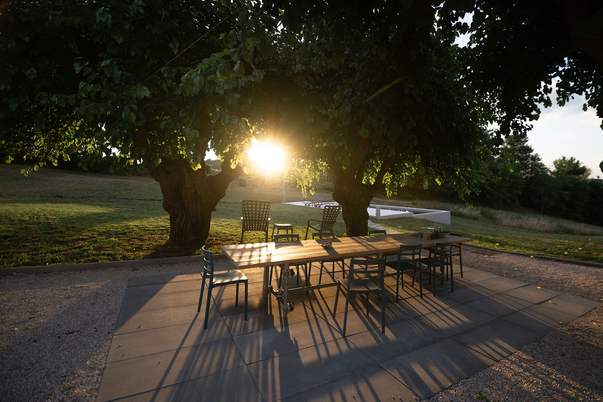 casa-fugiano_farmhouse_marche-italy_exterior-table-sunset.jpg