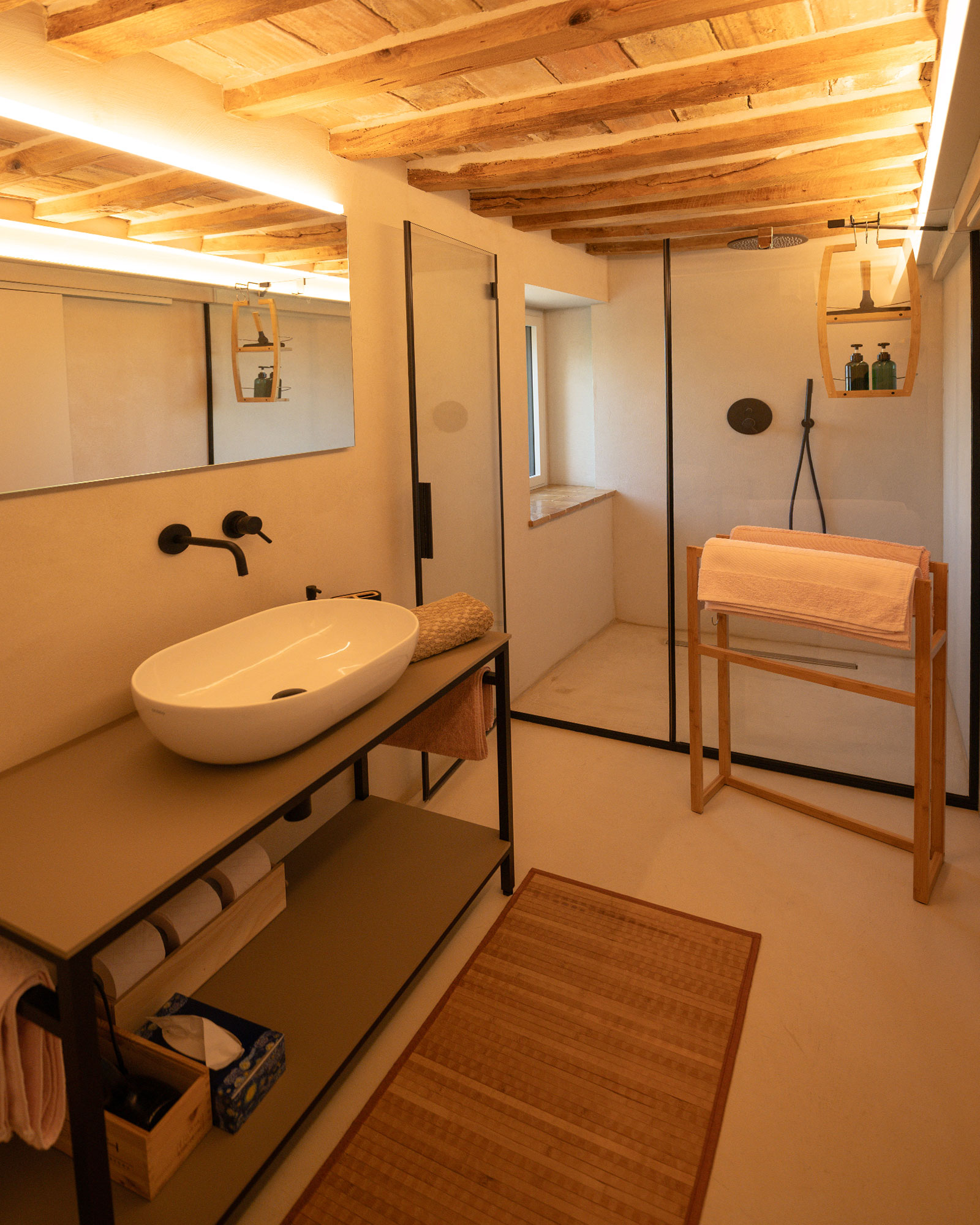 casa-fugiano_farmhouse_marche-italy_interior-bath-room.jpg