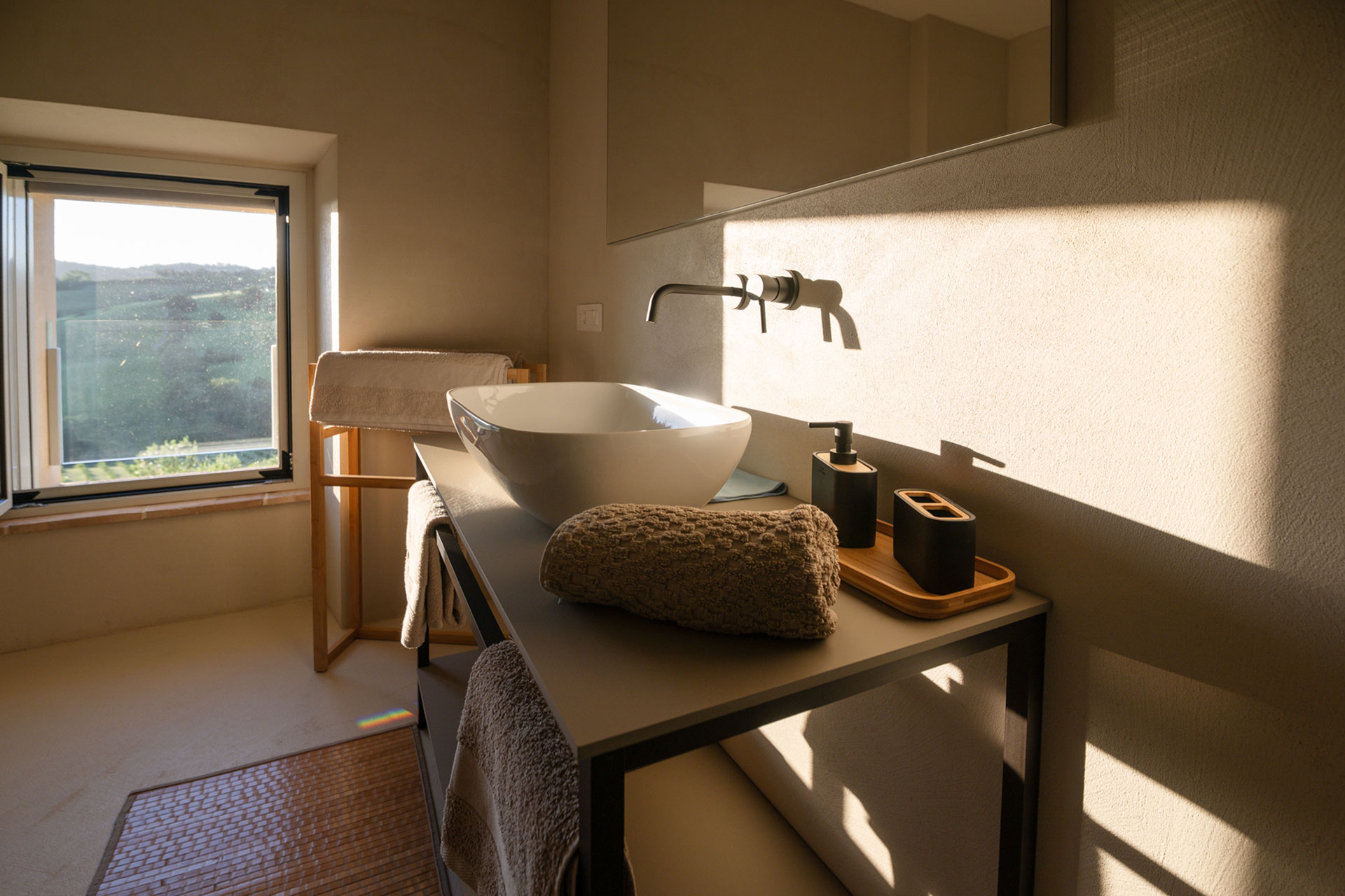 casa-fugiano_farmhouse_marche-italy_interior-bathroom.jpg