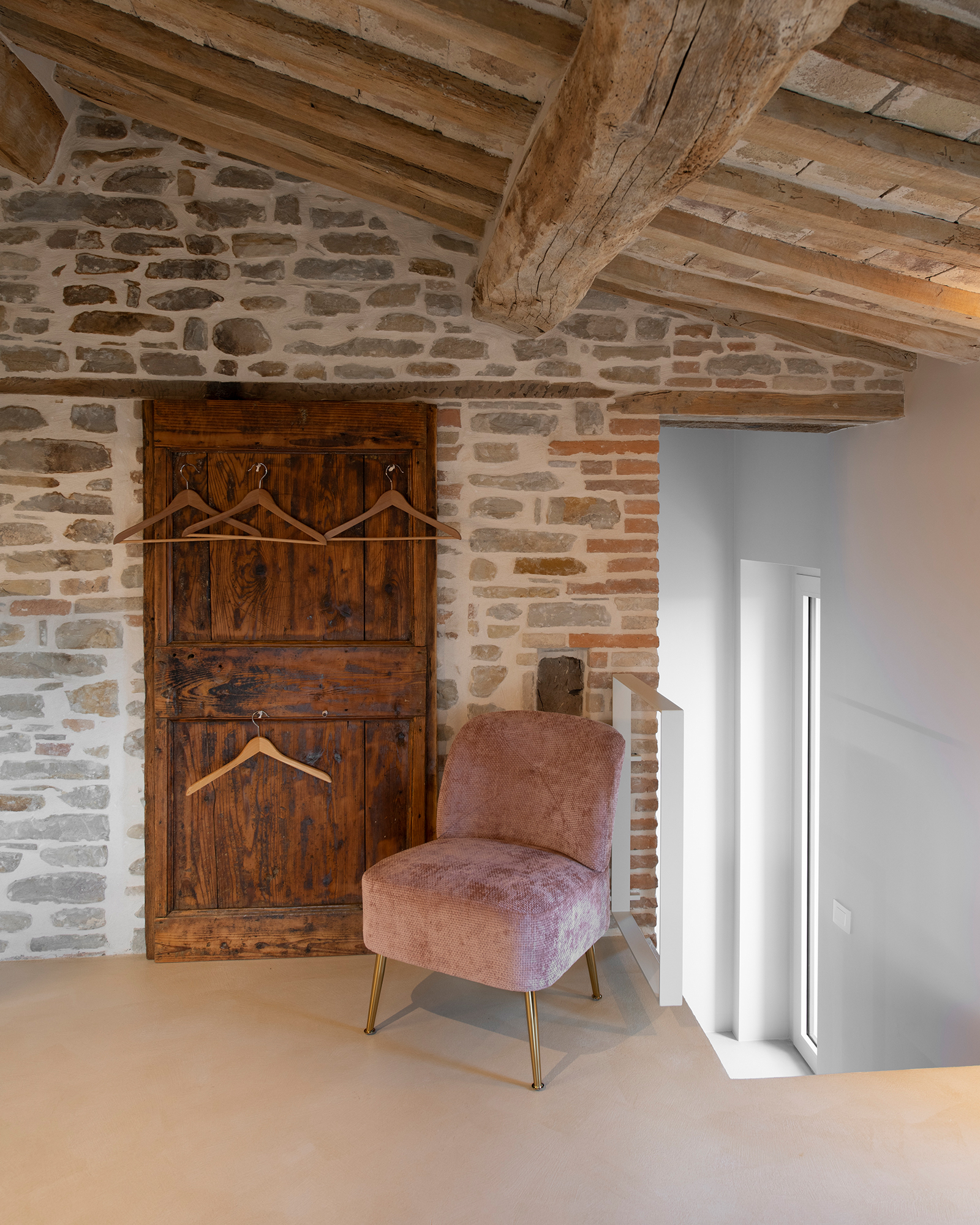 casa-fugiano_farmhouse_marche-italy_interior-detail.jpg