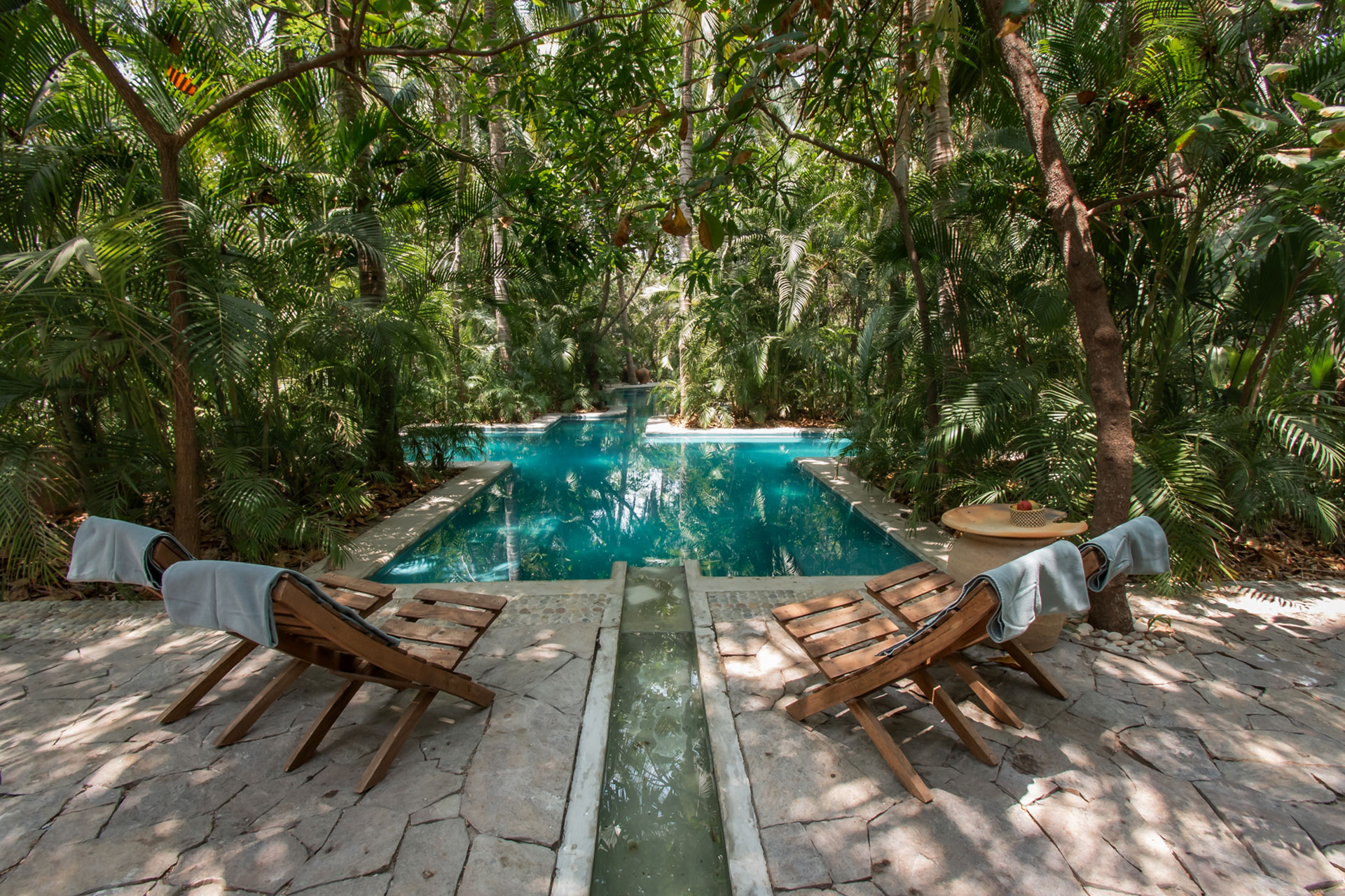 el-palmar_villa_oaxaca-mexico_exterior-pool-chairs.jpg