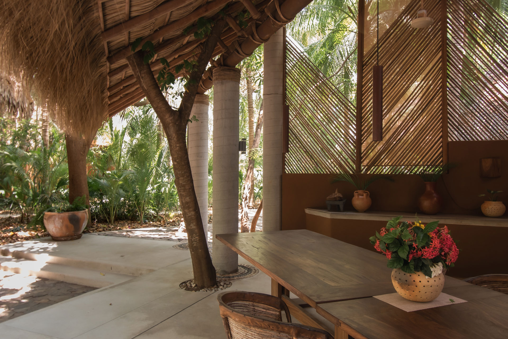 el-palmar_villa_oaxaca-mexico_exterior-table.jpg