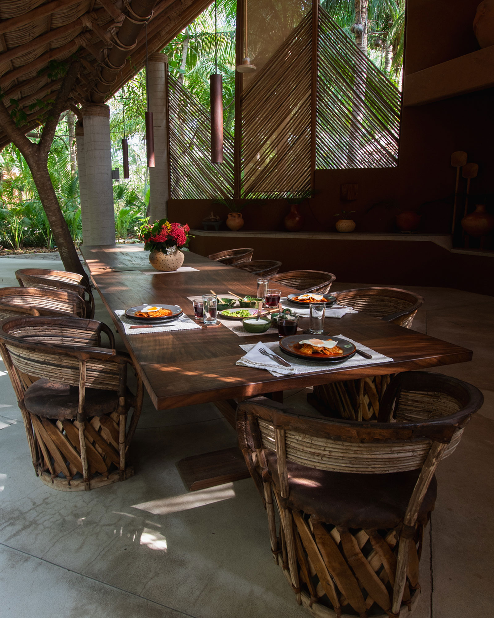 el-palmar_villa_oaxaca-mexico_exterior-table-food.jpg