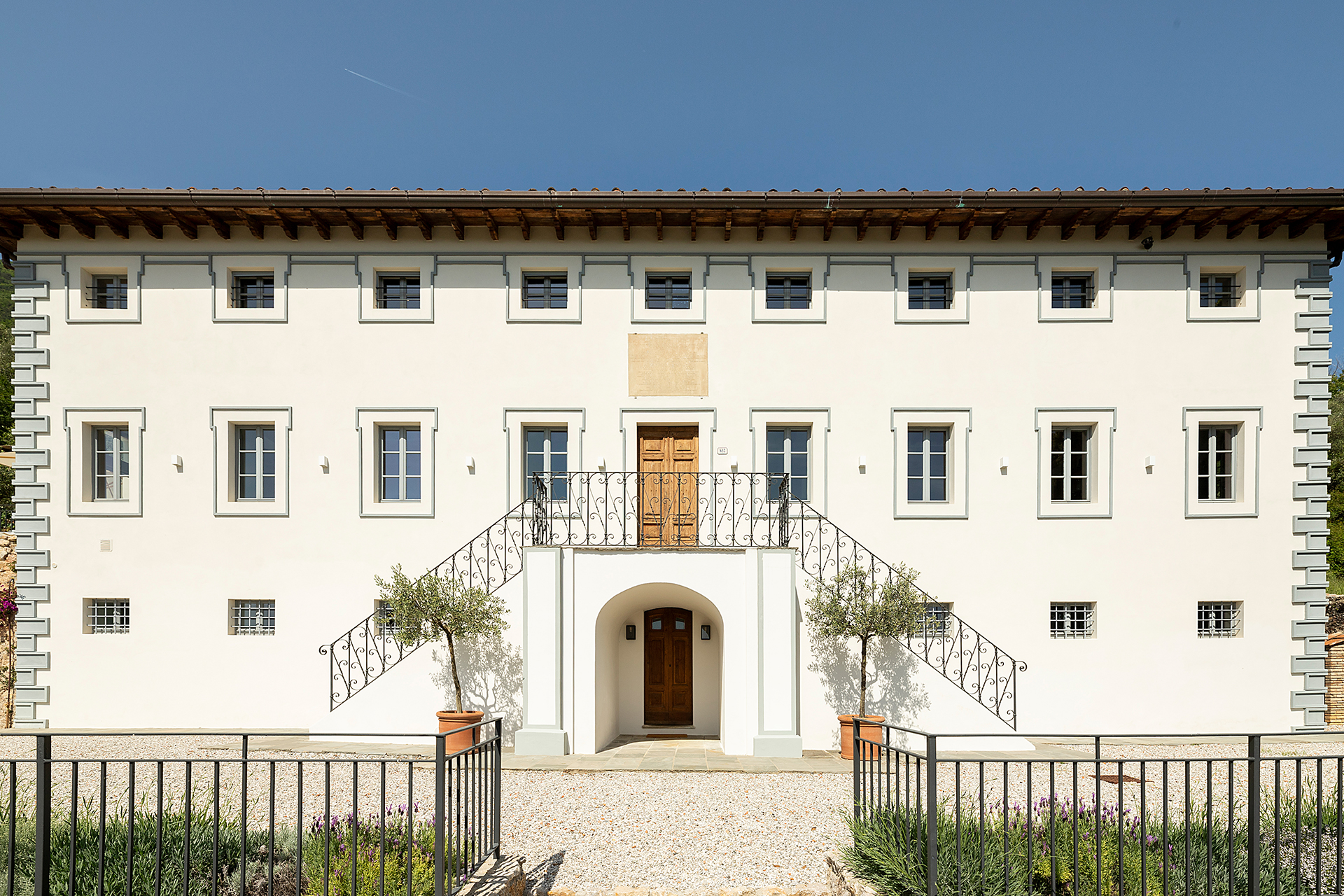 villa-tomeoni_farmhouse_tuscany-italy_exterior-facade.jpg