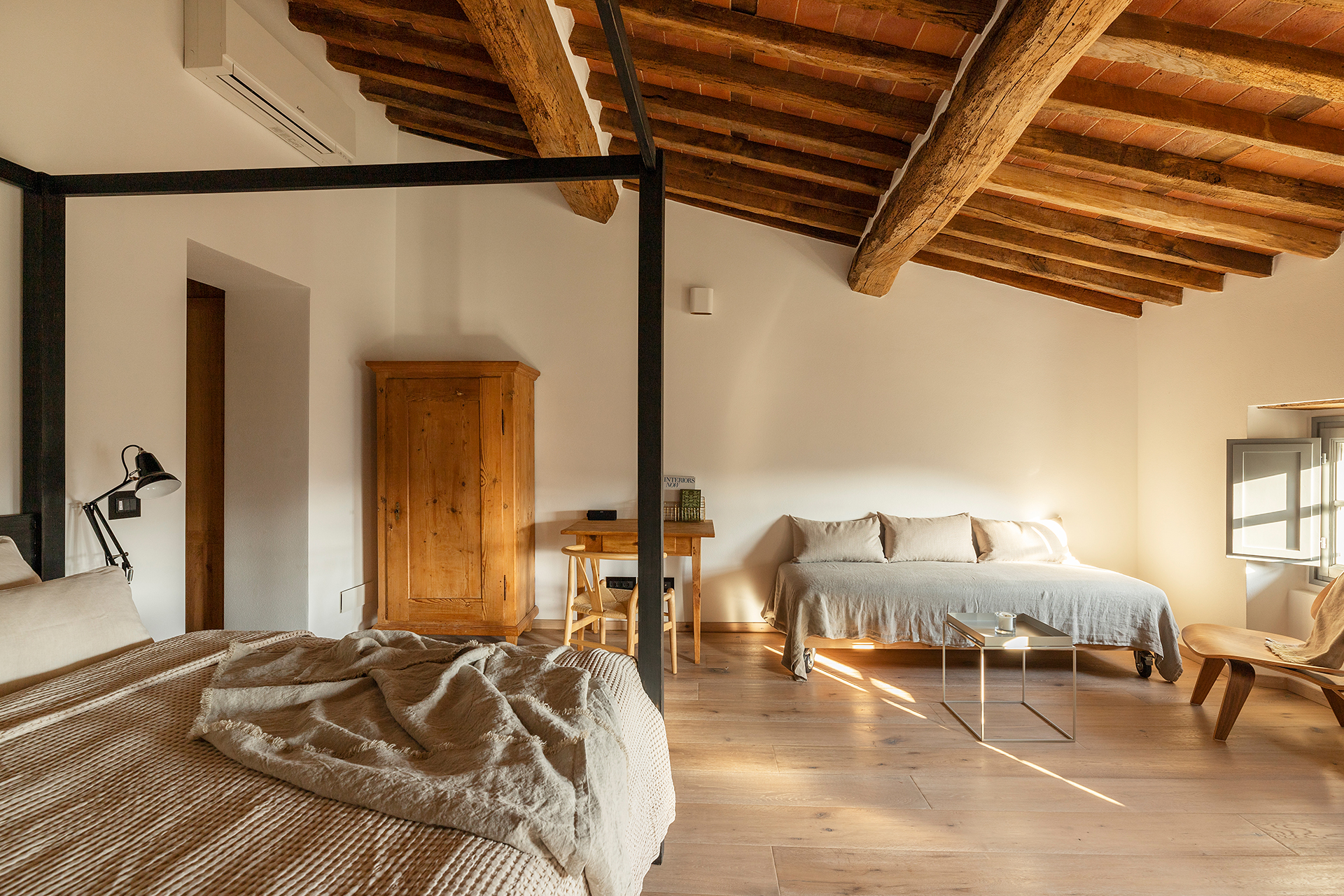 villa-tomeoni_farmhouse_tuscany-italy_interior-bed-room.jpg