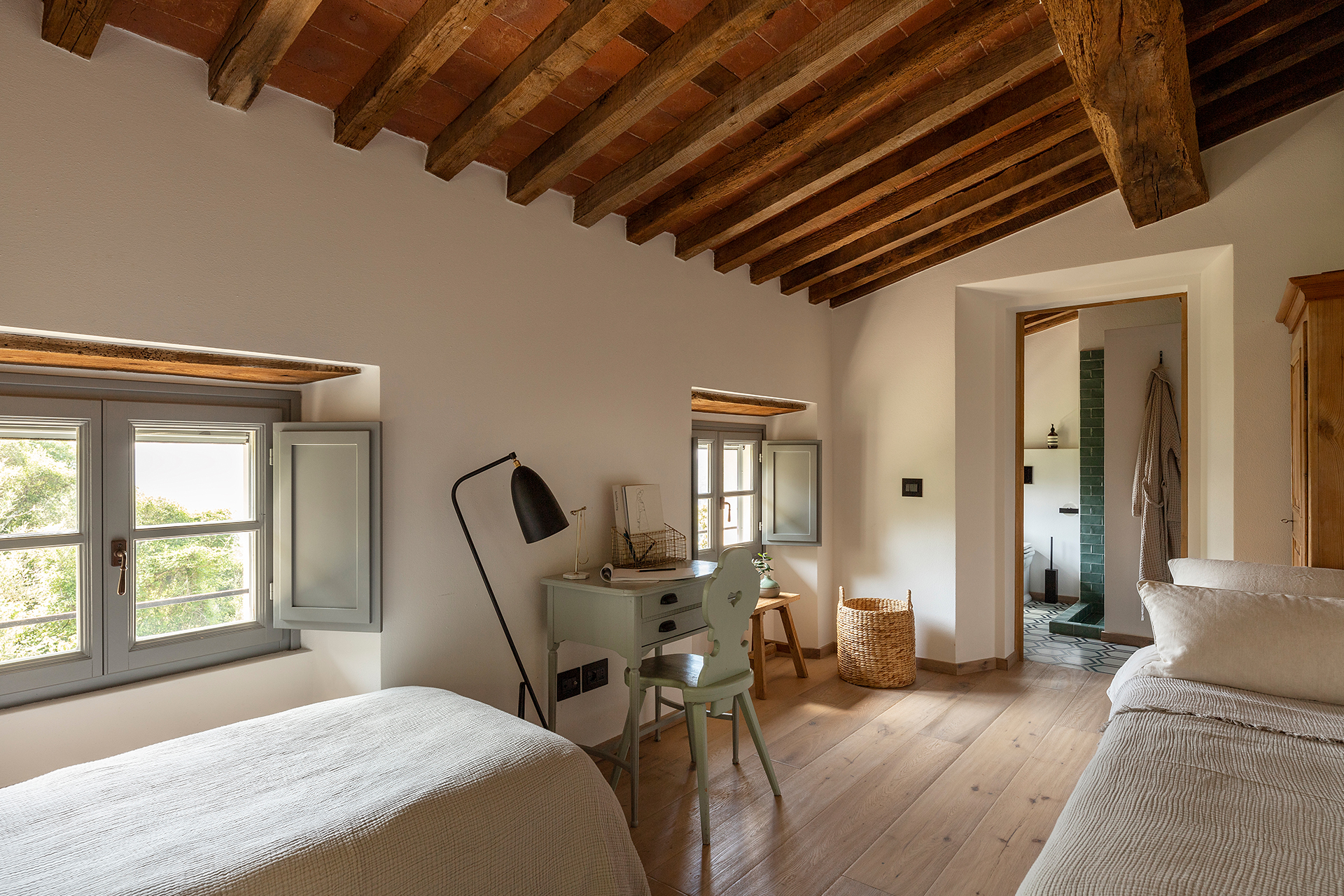villa-tomeoni_farmhouse_tuscany-italy_interior-bed-room-design.jpg