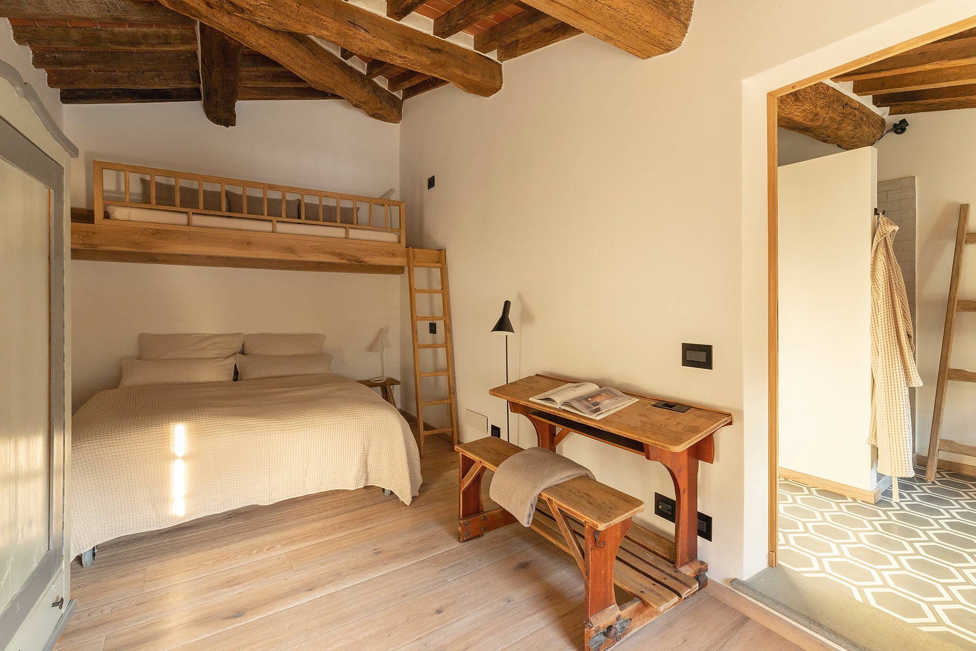 villa-tomeoni_farmhouse_tuscany-italy_interior-bedroom-design.jpg