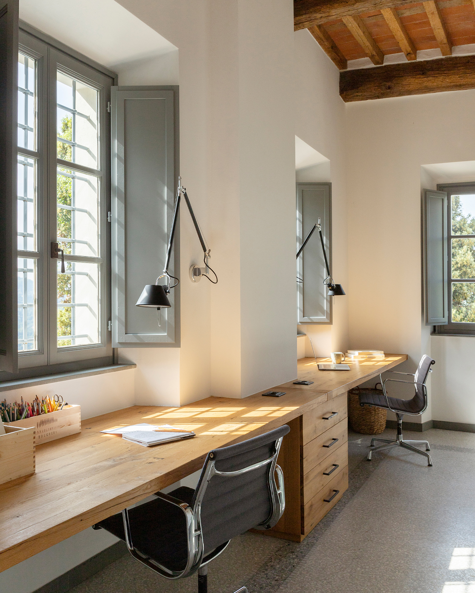villa-tomeoni_farmhouse_tuscany-italy_interior-desk.jpg
