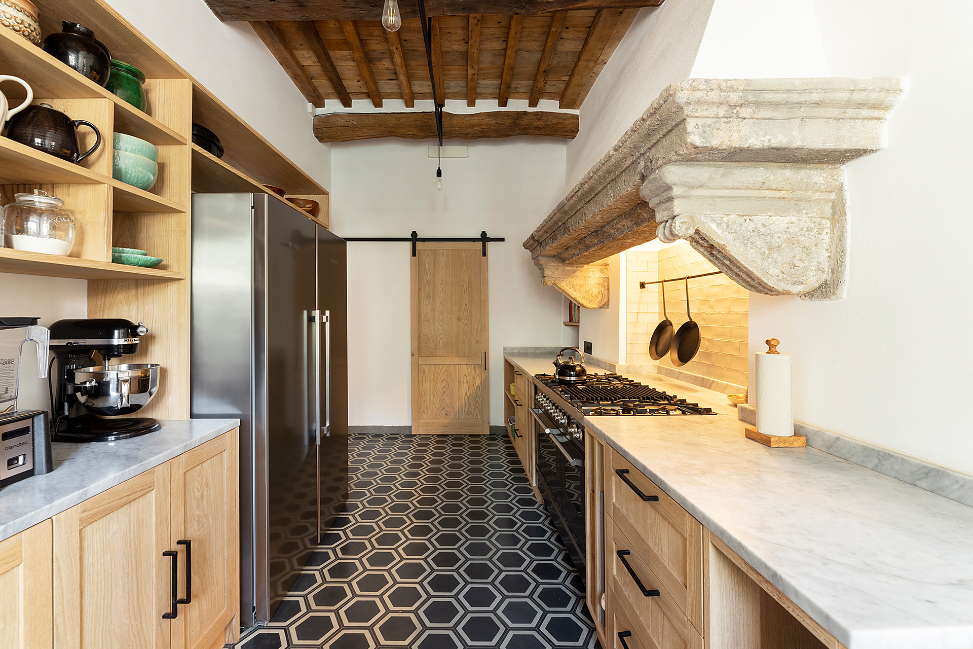 villa-tomeoni_farmhouse_tuscany-italy_interior-kitchen-design.jpg