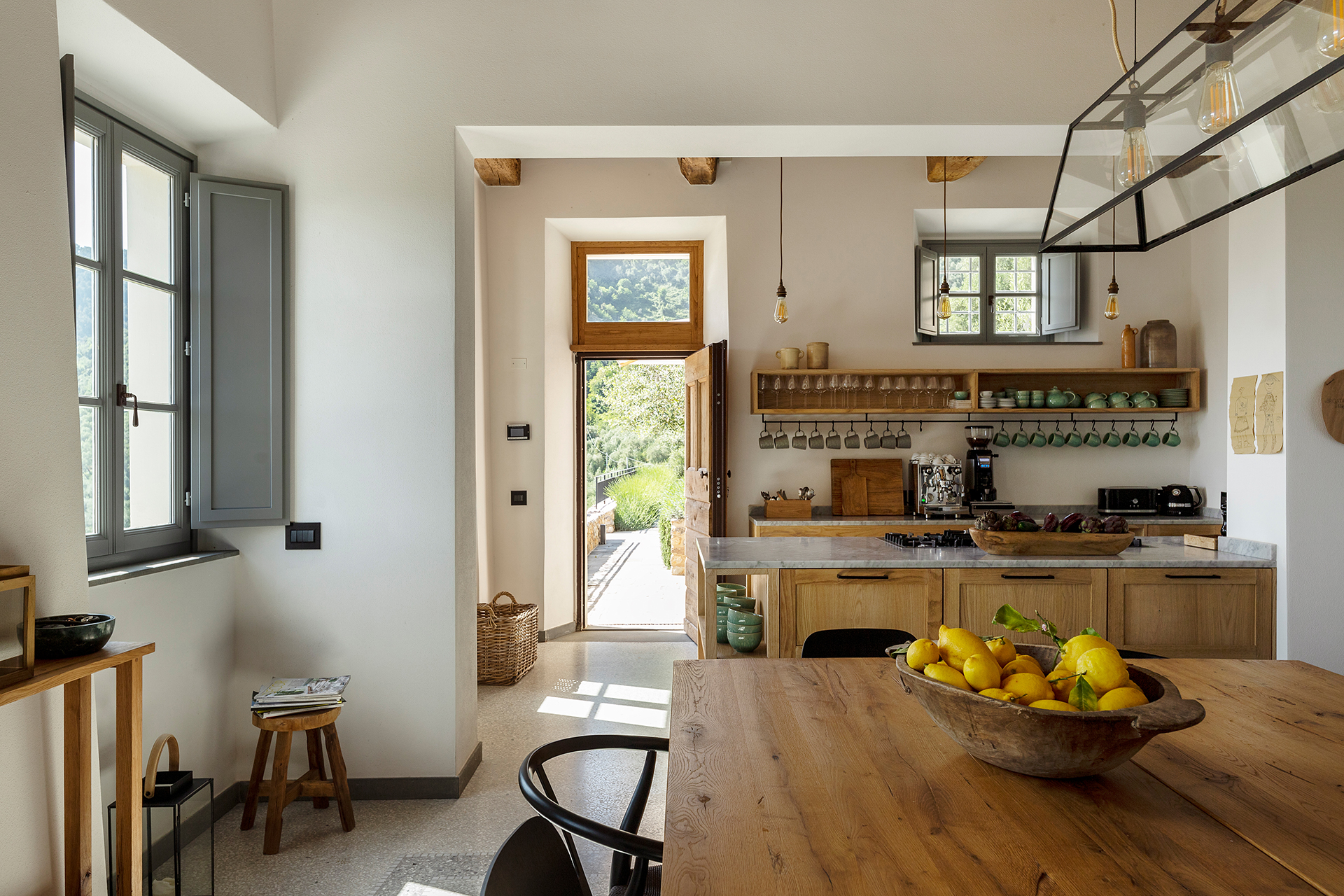 villa-tomeoni_farmhouse_tuscany-italy_interior-kitchen-space.jpg