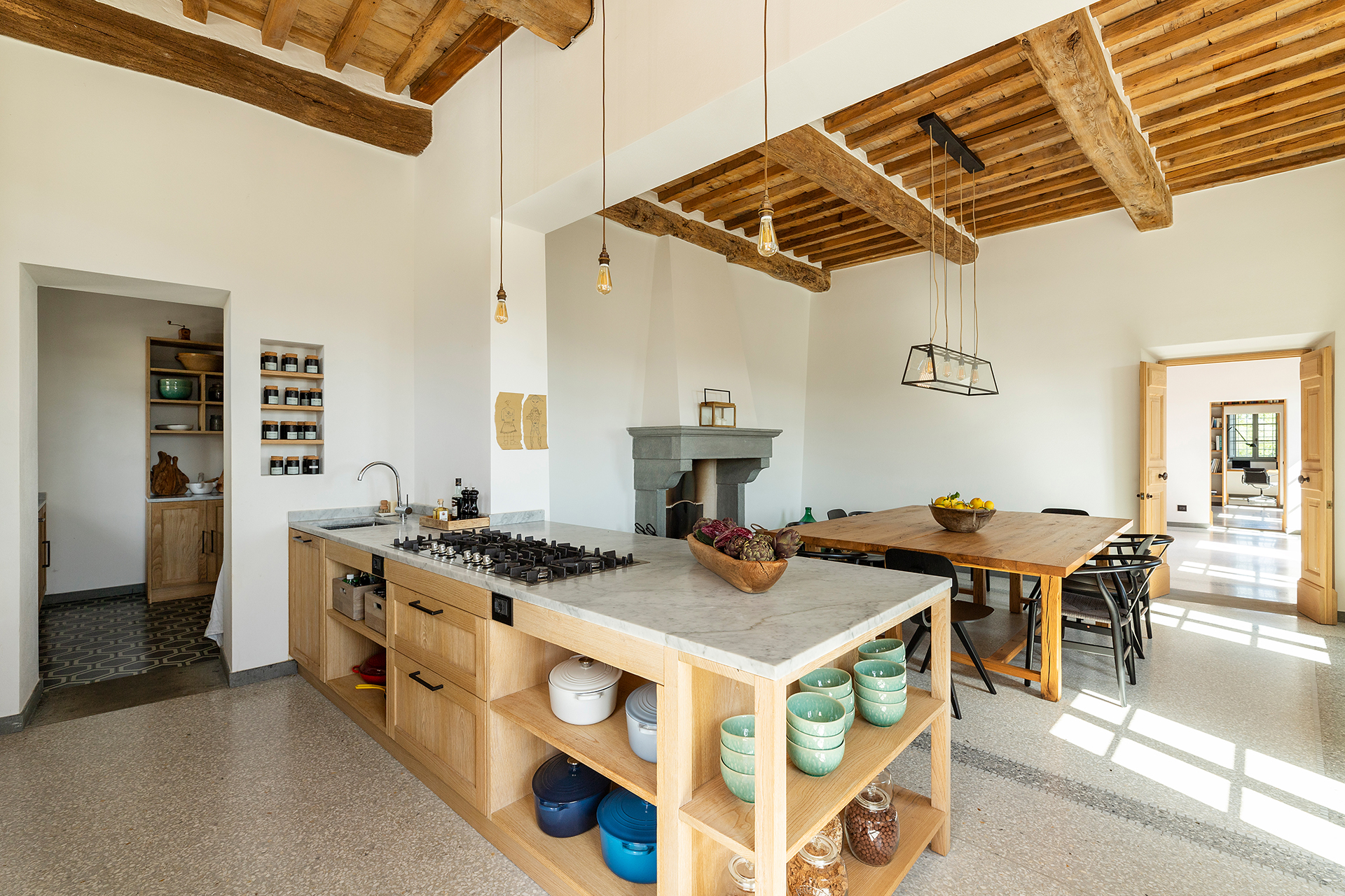 villa-tomeoni_farmhouse_tuscany-italy_interior-space.jpg