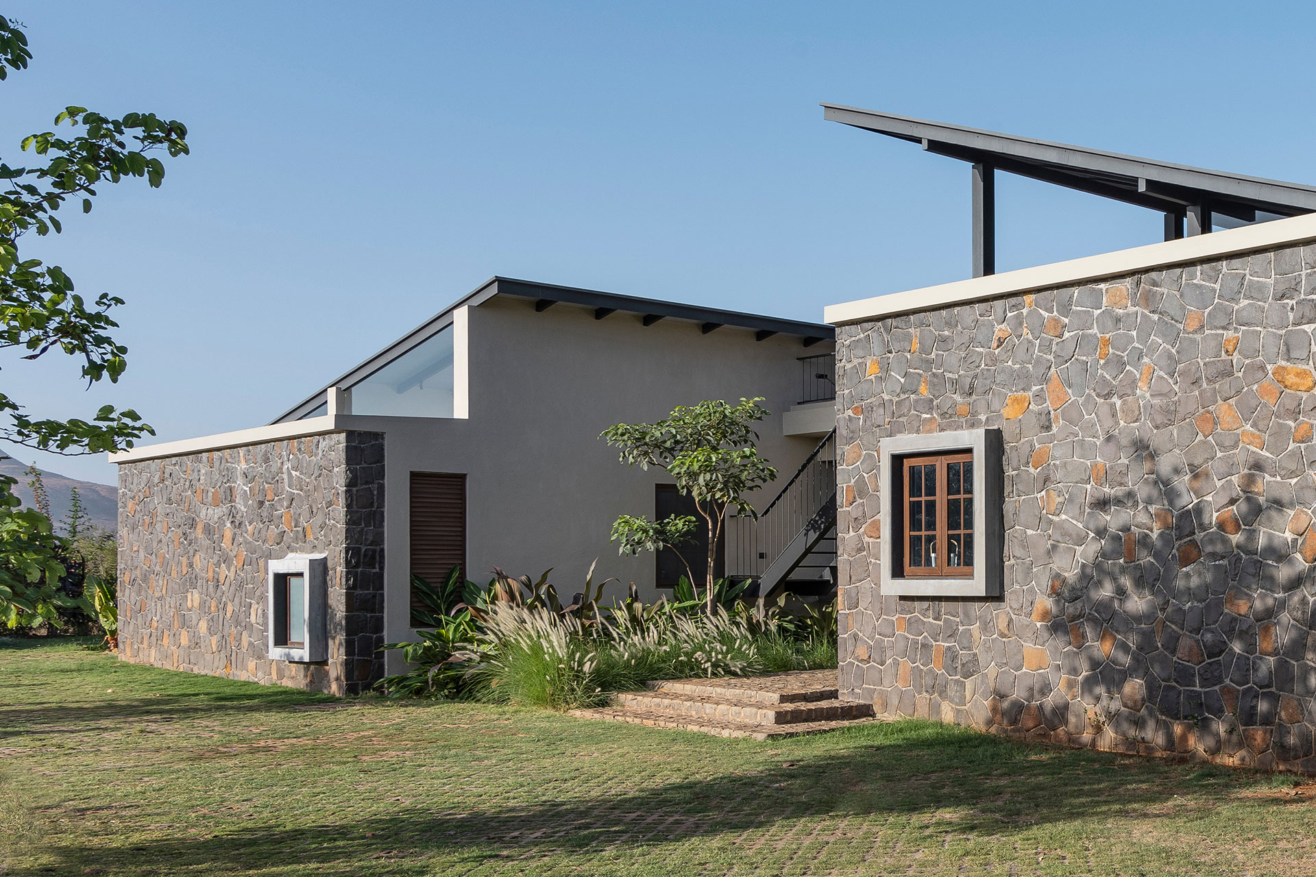 the-open-house-at-saukhya-farm_estate_Maharashtra-india_exterior.jpg