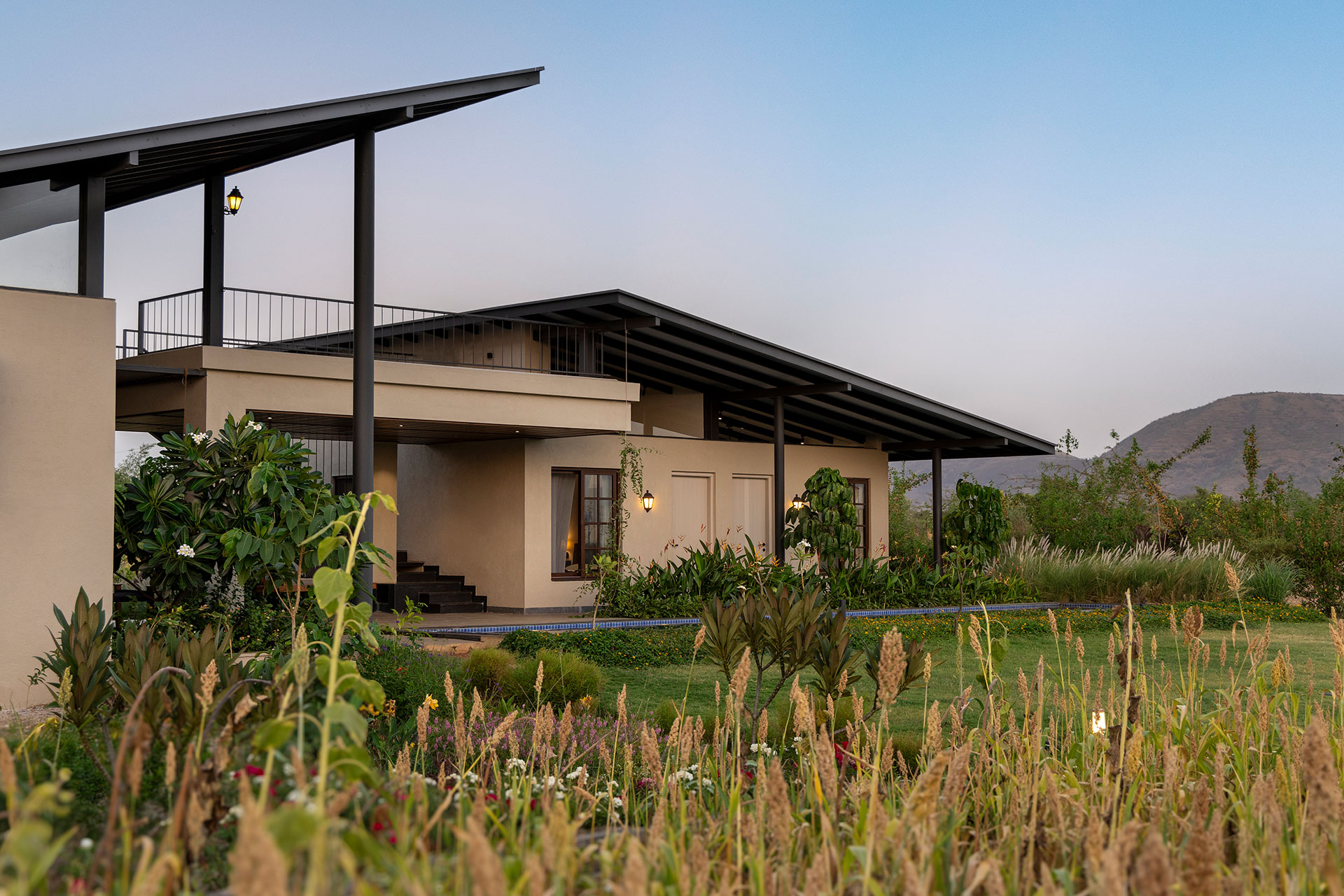 the-open-house-at-saukhya-farm_estate_Maharashtra-india_exterior-design-facade.jpg