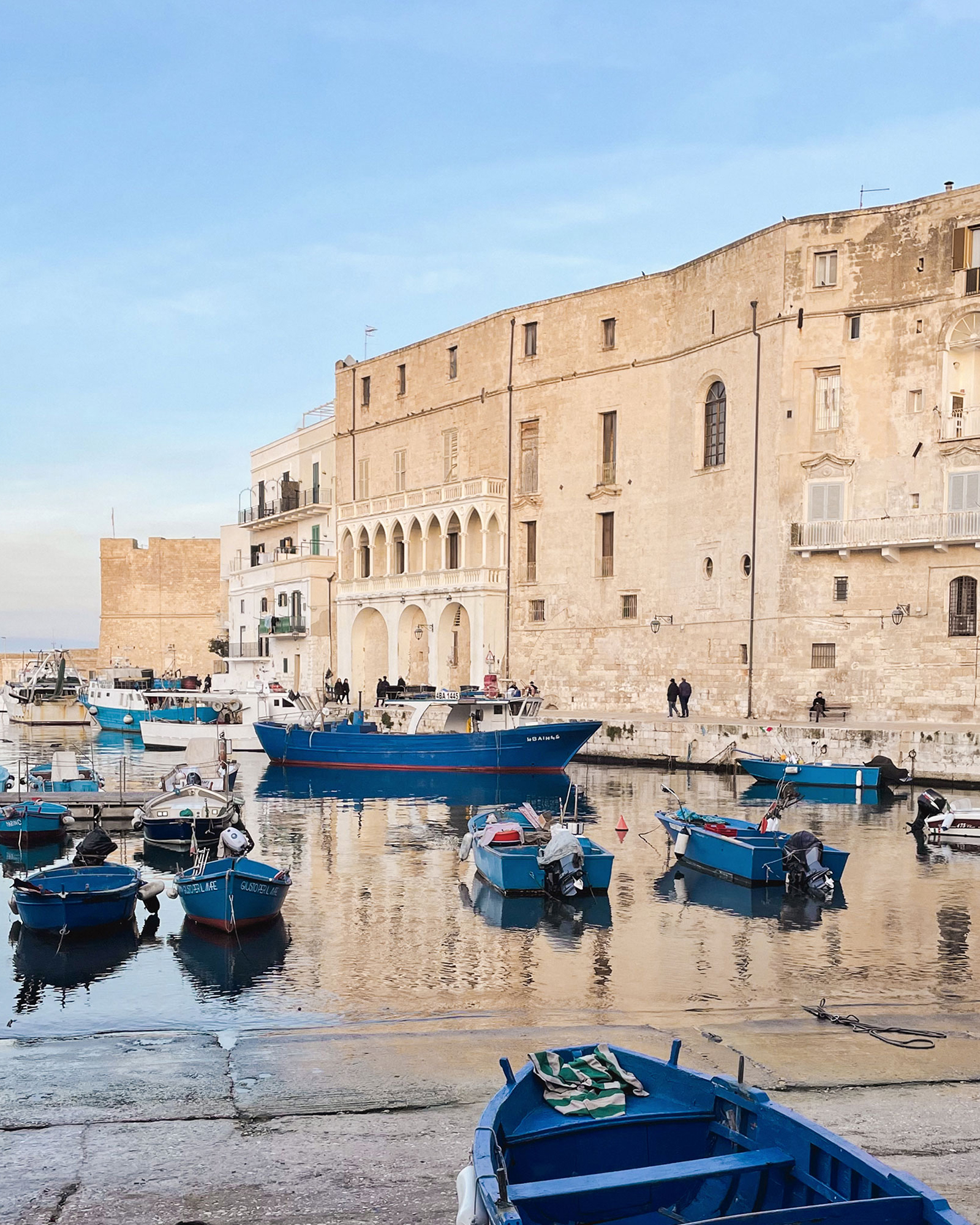 villa-tomeoni_apartment_puglia-italy_exterior-boats.jpg