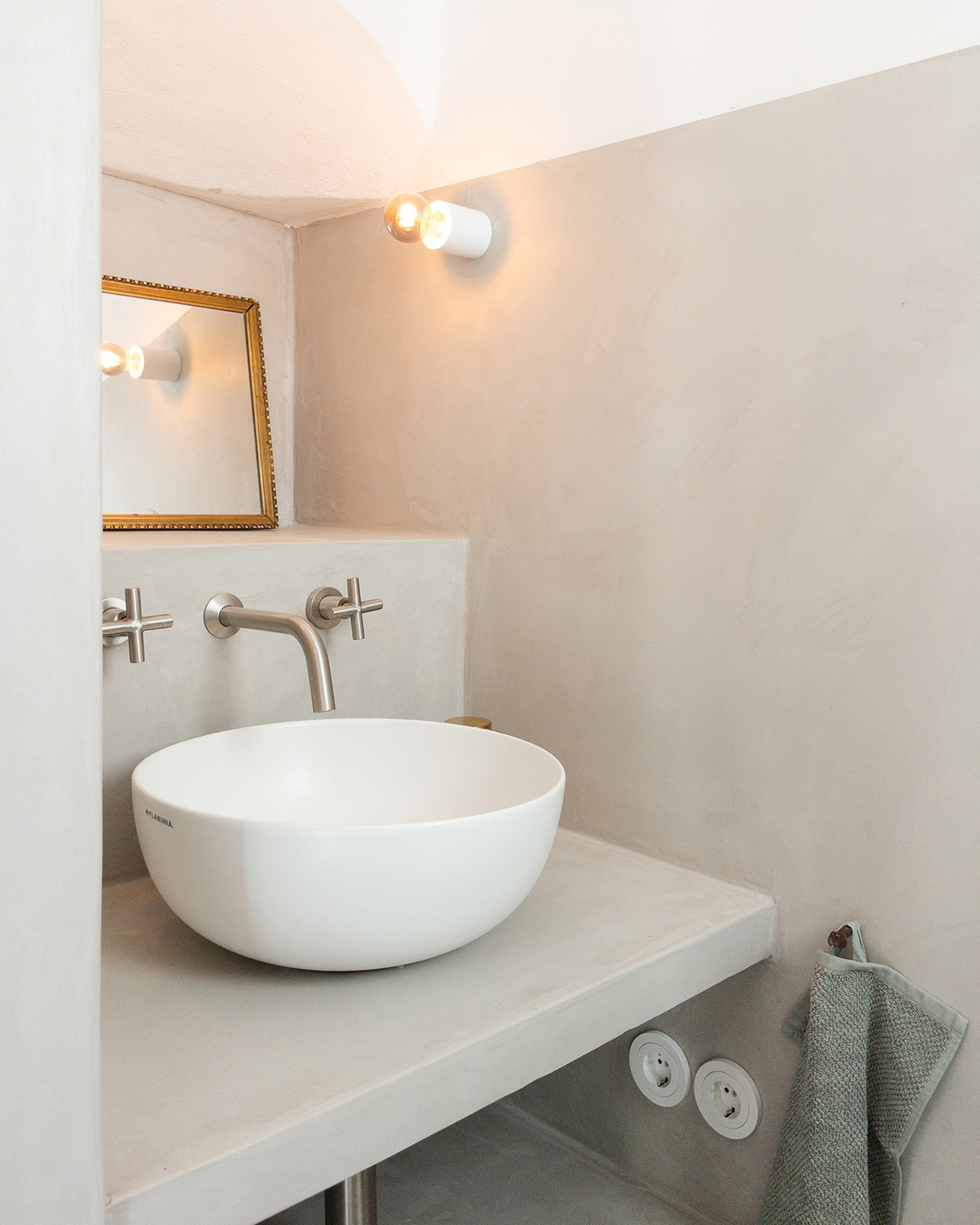villa-tomeoni_apartment_puglia-italy_interior-bath-room.jpg