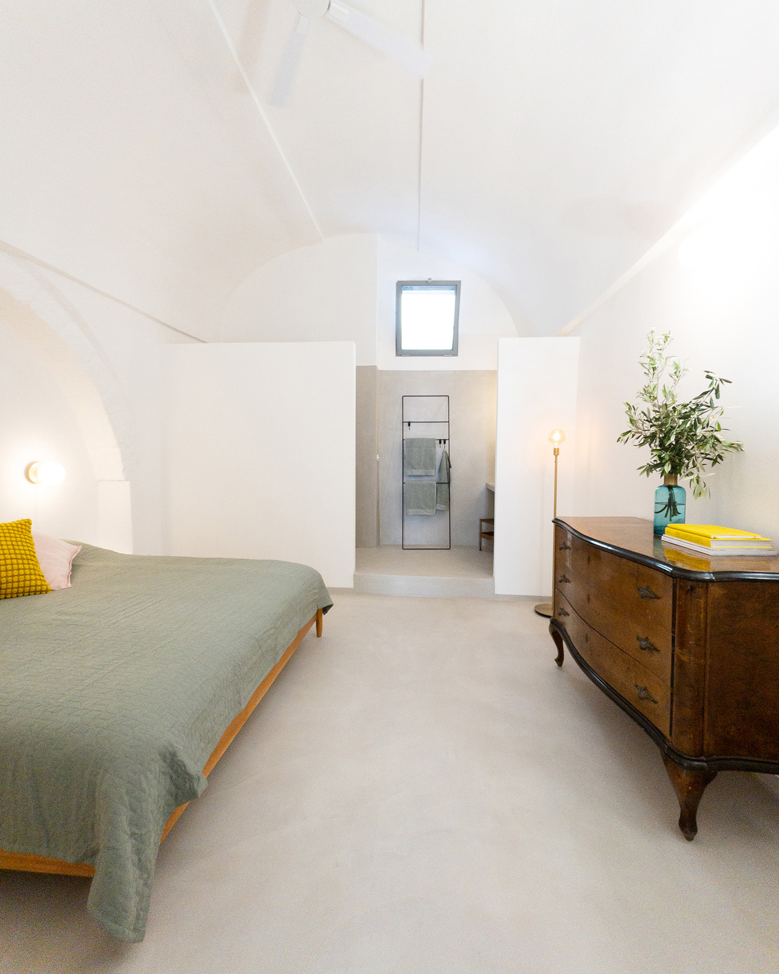 villa-tomeoni_apartment_puglia-italy_interior-bedroom-design.jpg