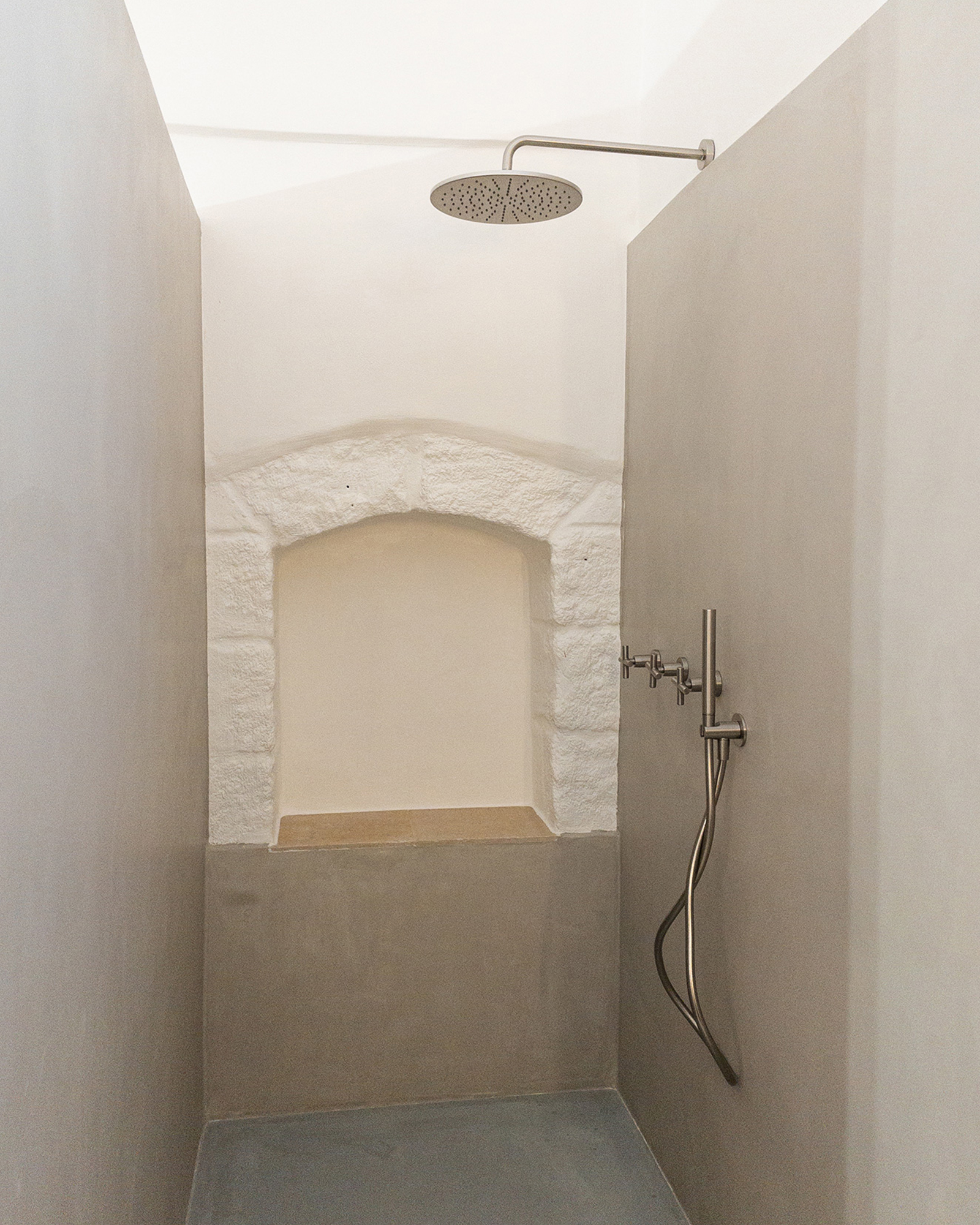 villa-tomeoni_apartment_puglia-italy_interior-shower.jpg