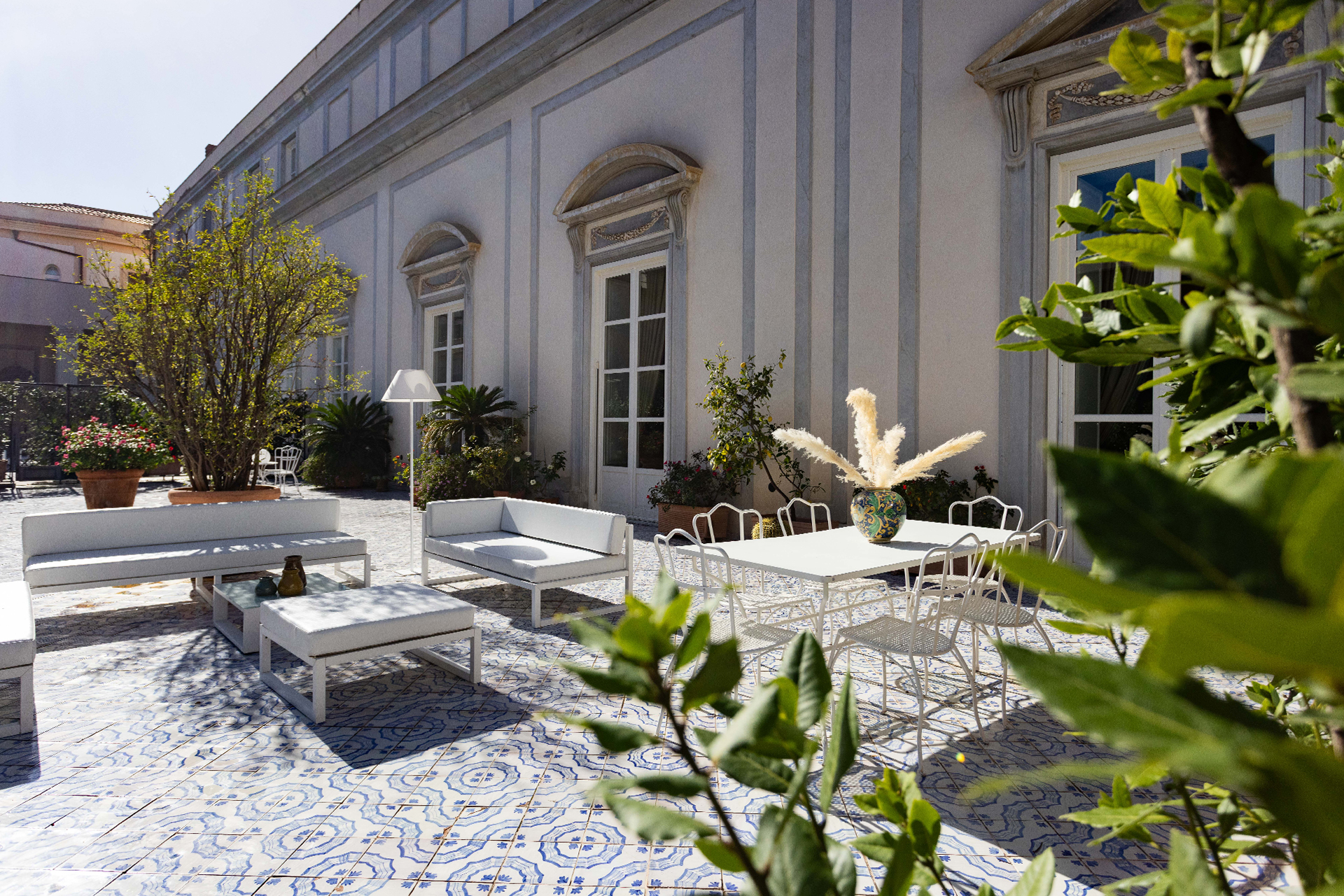 palazzo-sambuca-piano-nobile_apartment_palermo-sicilia-italy_exterior-table.jpg