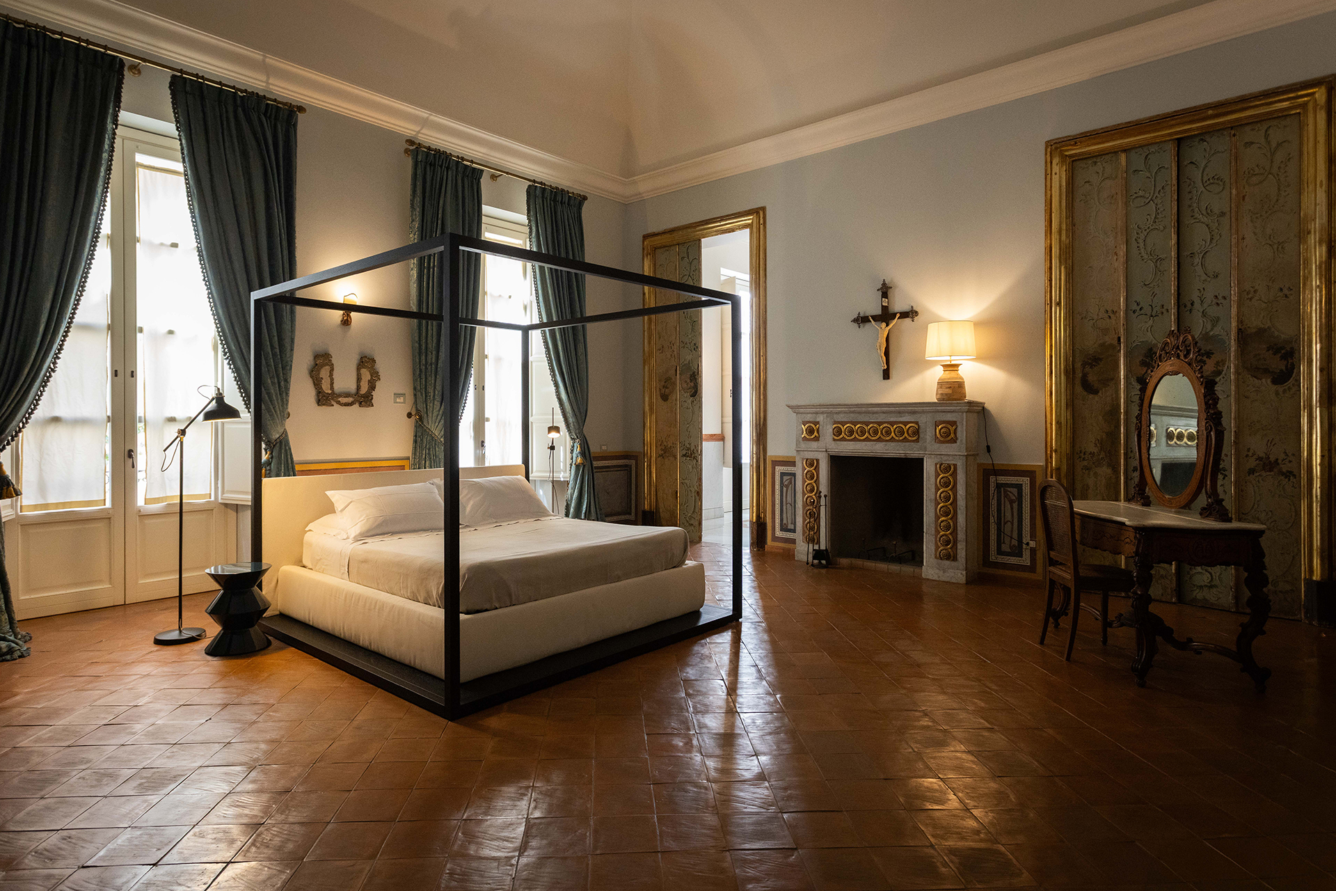 palazzo-sambuca-piano-nobile_apartment_palermo-sicilia-italy_interior-bed-room-space.jpg