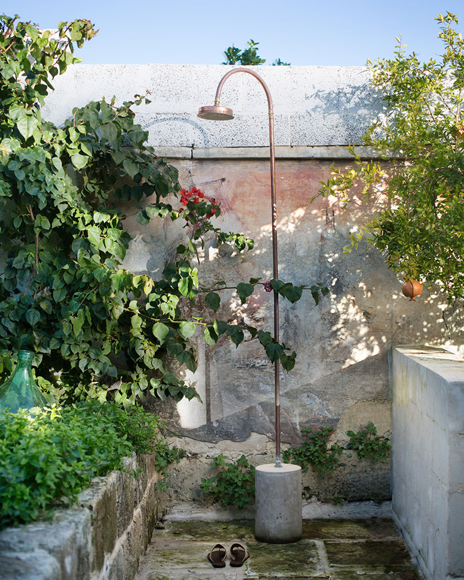dimora-salento-dreams_villa_lecce-italy_exterior-shower.jpg