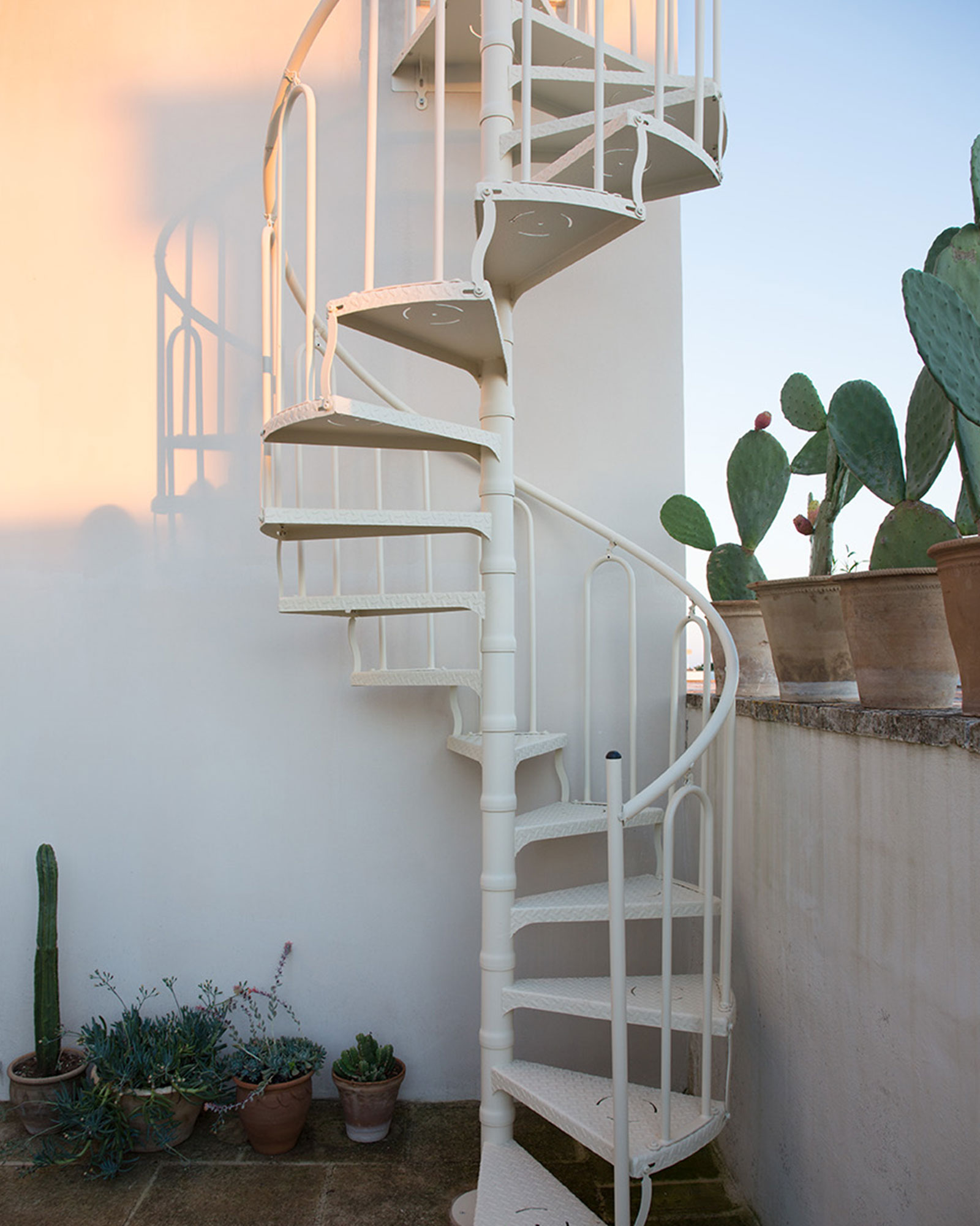 dimora-salento-dreams_villa_lecce-italy_exterior-stairs.jpg