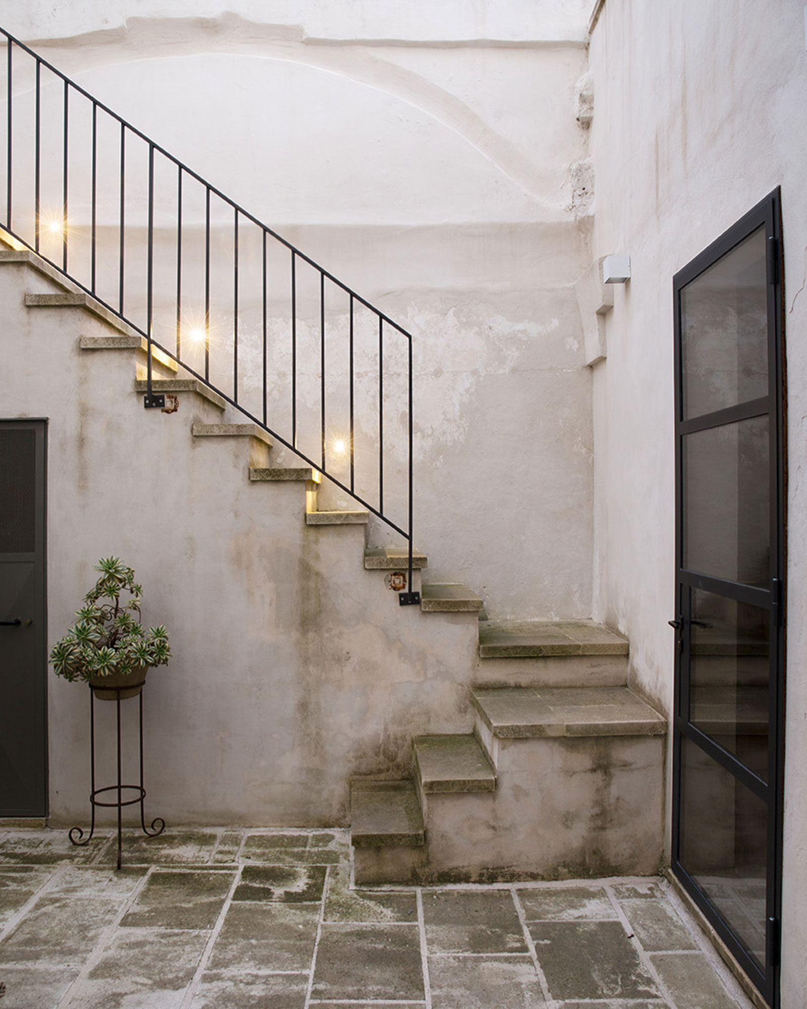 dimora-salento-dreams_villa_lecce-italy_exterior-stairs-design.jpg