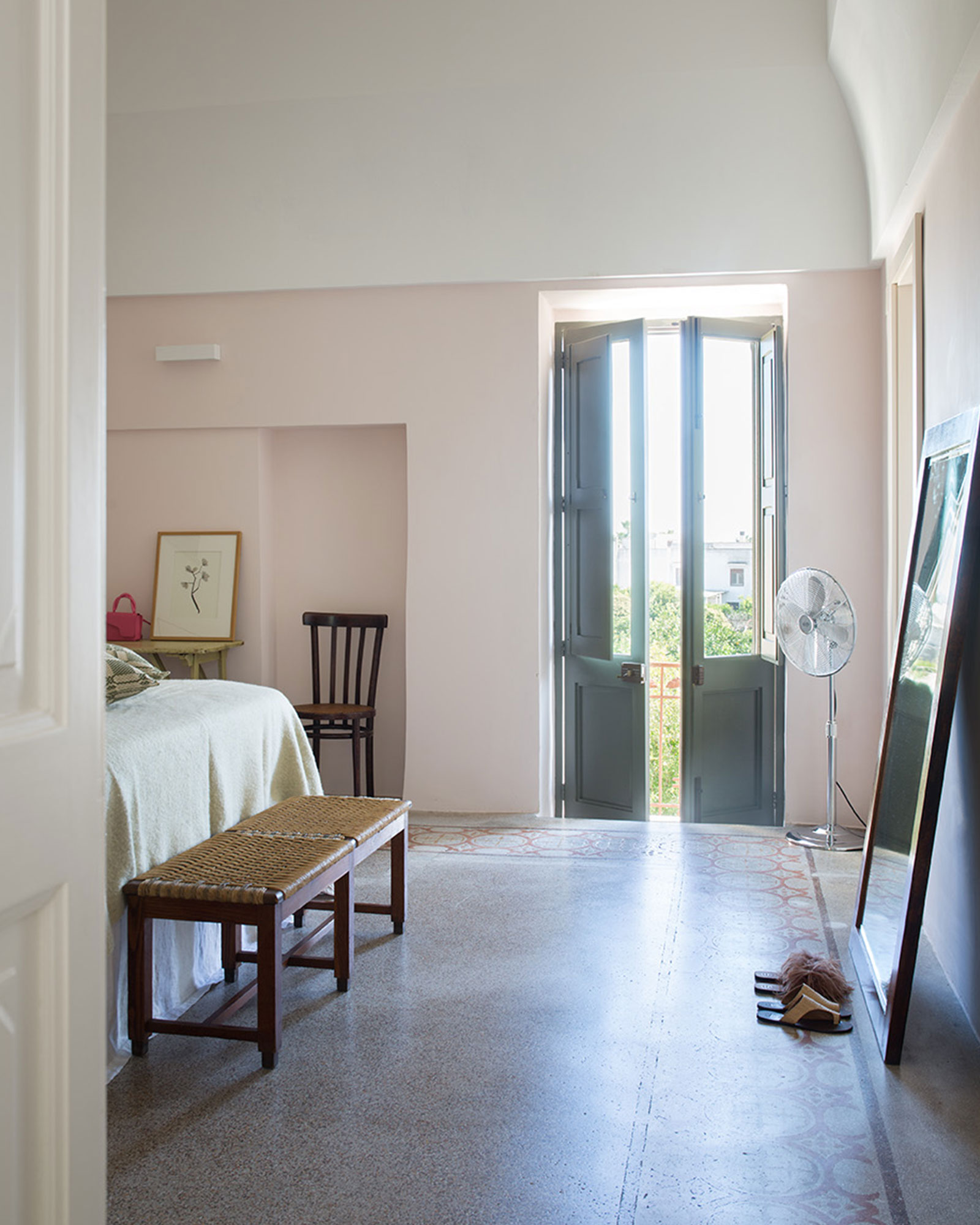 dimora-salento-dreams_villa_lecce-italy_interior-bedroom-balcony.jpg