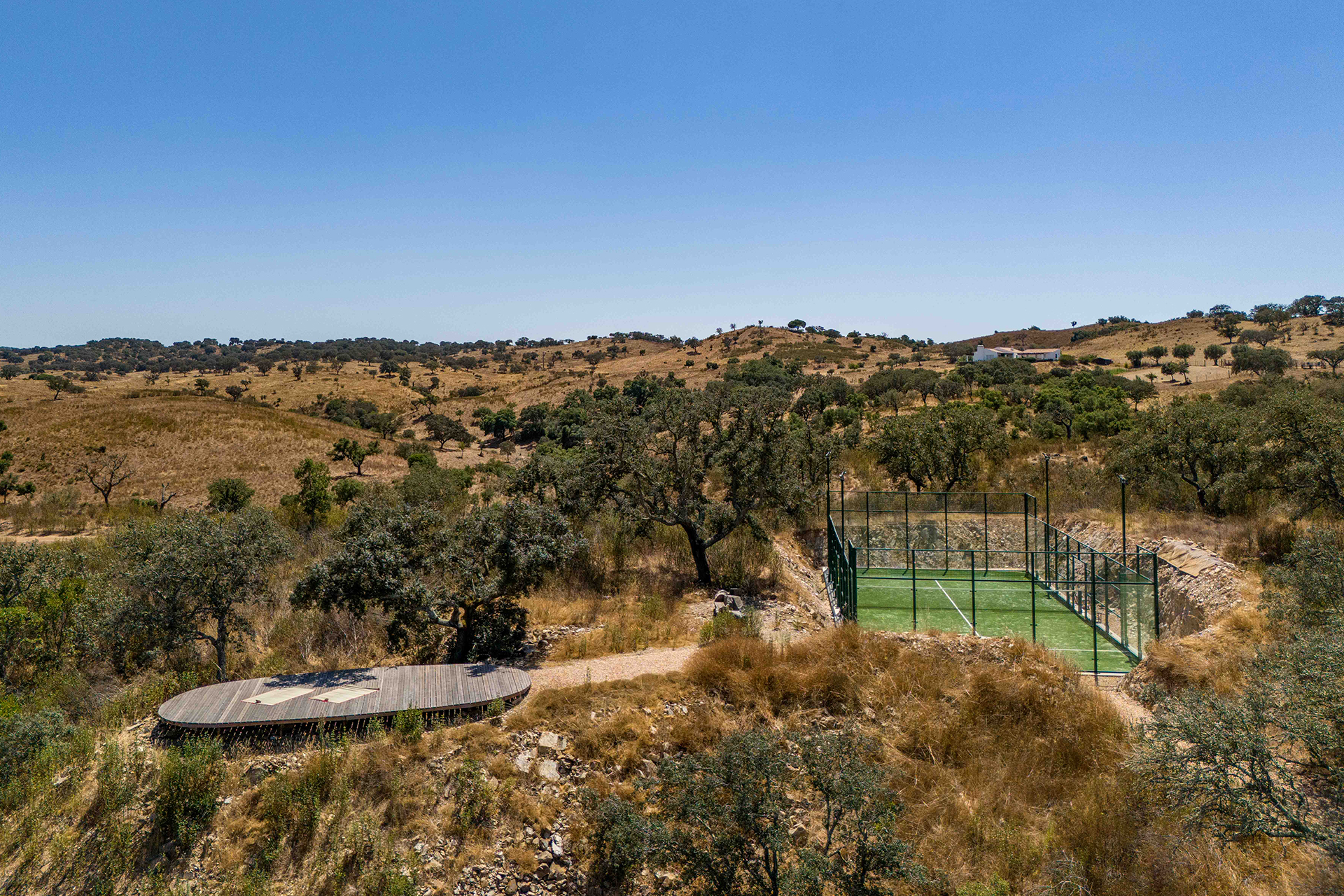 villa-quail_villa_setuabal-portugal_exterior-padel-drone.jpg