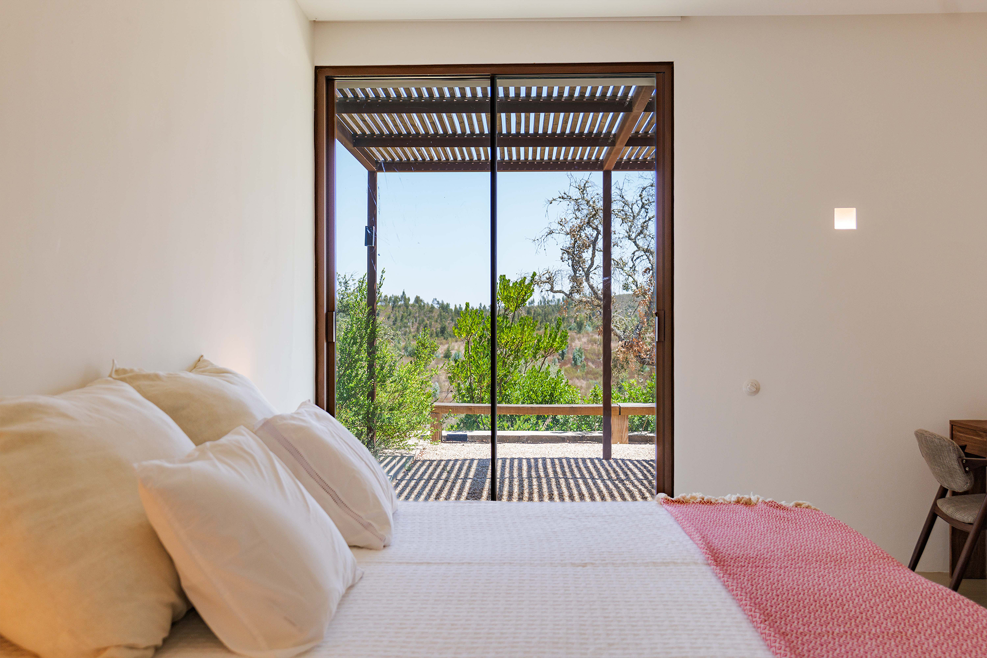 villa-quail_villa_setuabal-portugal_interior-bed-room-design.jpg