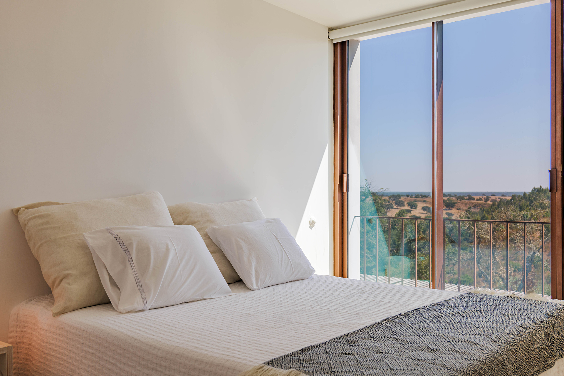 villa-quail_villa_setuabal-portugal_interior-bedroom-design.jpg
