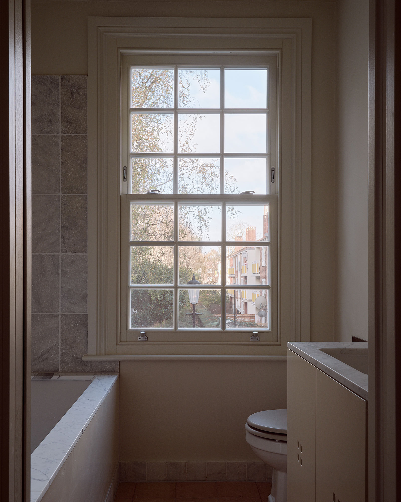 alta_townhouse_london-england_interior-bathroom-window.jpg