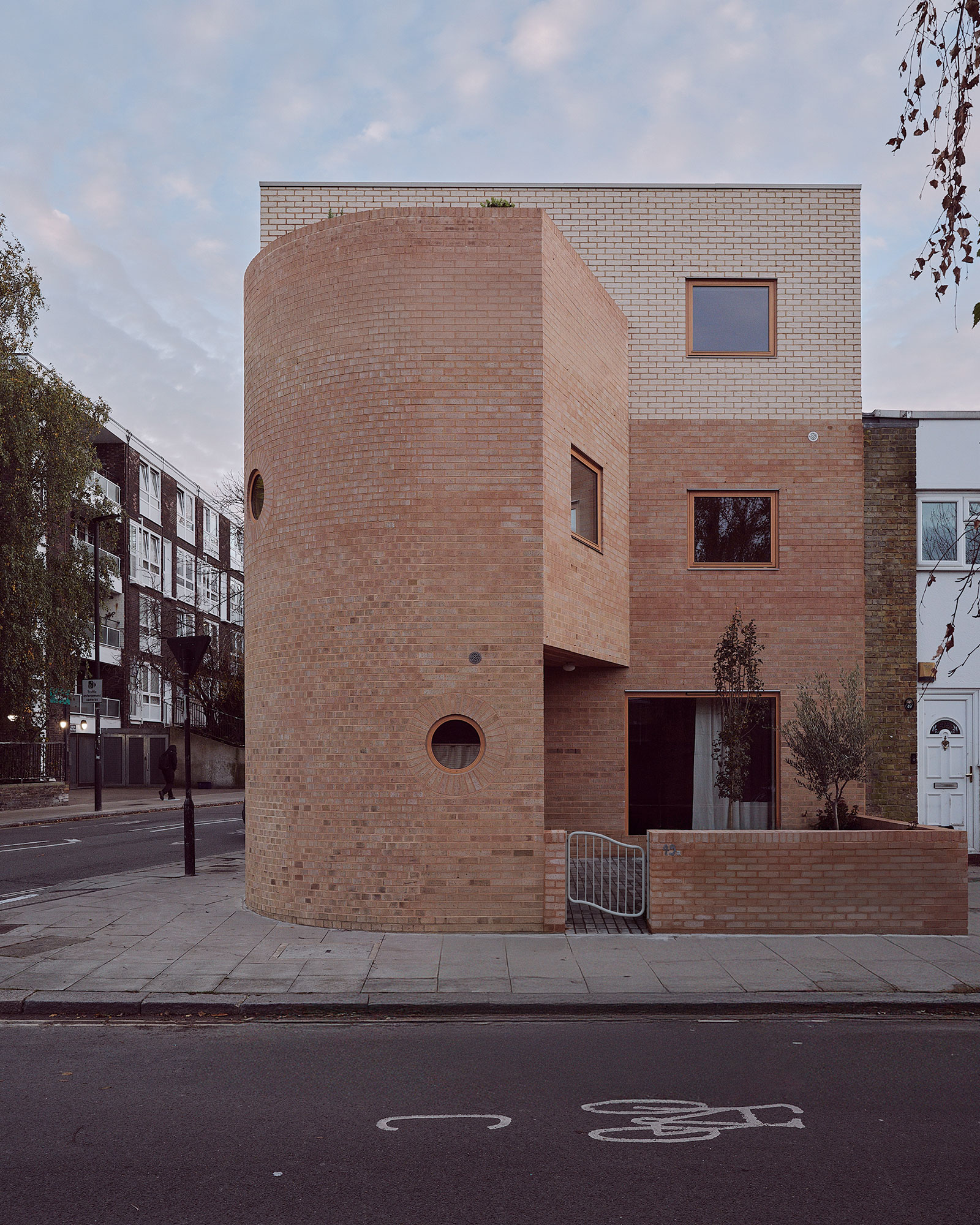 runda_house_london-uk_exterior-front-facade.jpg