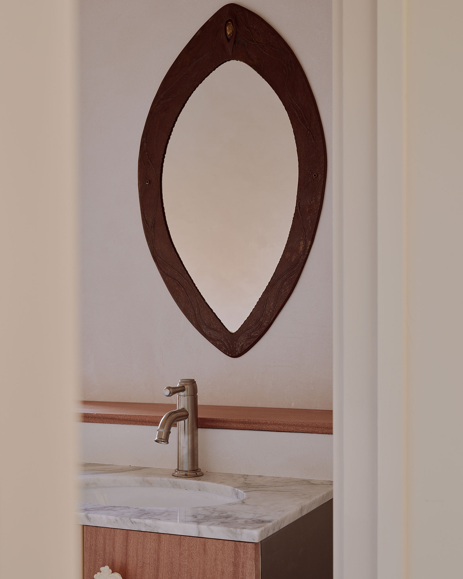 runda_house_london-uk_interior-detail-mirror.jpg