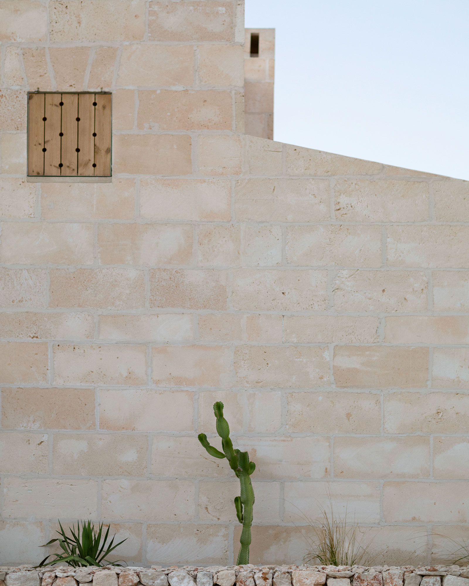 son-serra-cabin_house_Illes-Balears-spain_exterior-detail-facade.jpg