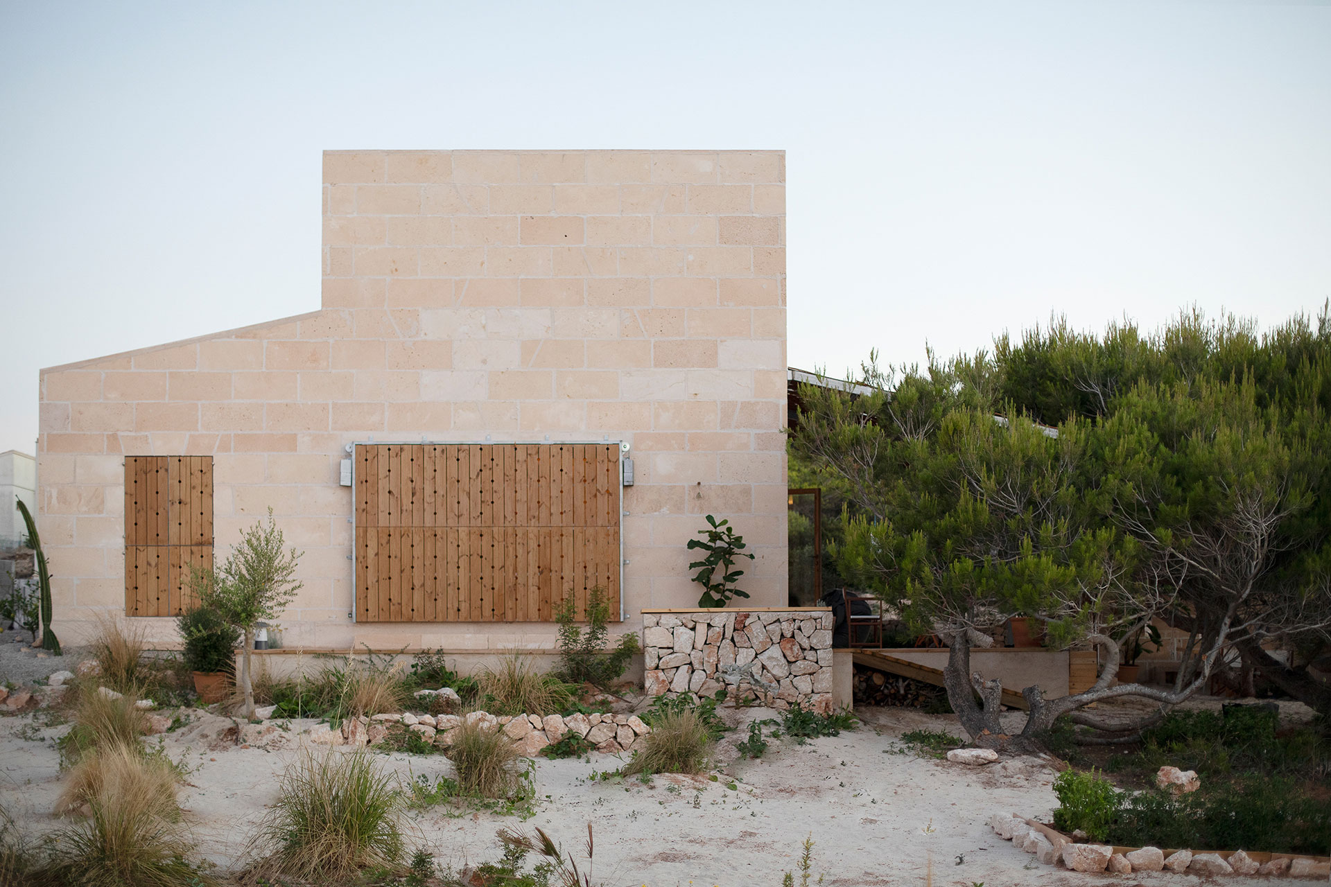 son-serra-cabin_house_Illes-Balears-spain_exterior-facade.jpg
