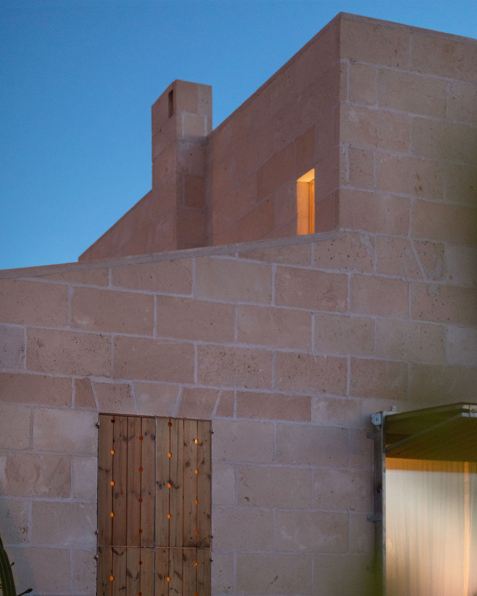 son-serra-cabin_house_Illes-Balears-spain_exterior-night.jpg