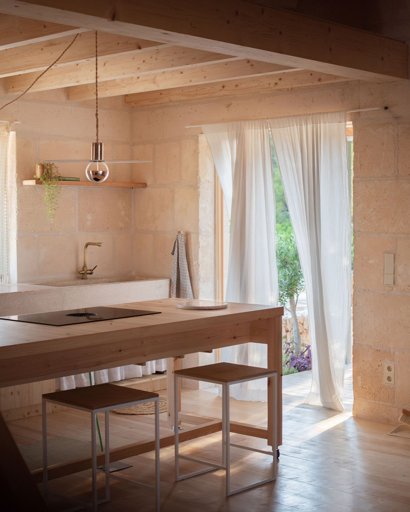 son-serra-cabin_house_Illes-Balears-spain_interior-kitchen.jpg