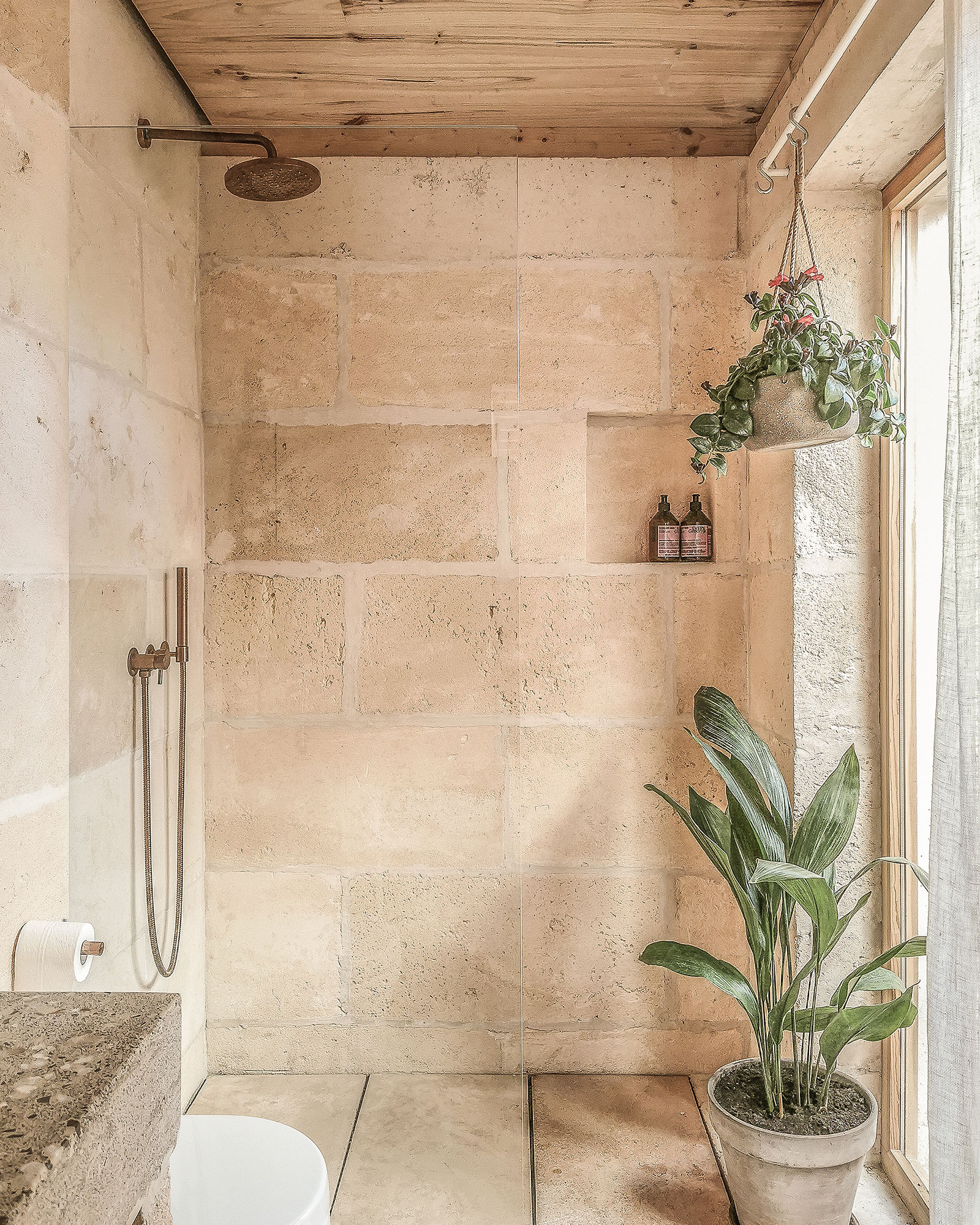 son-serra-cabin_house_Illes-Balears-spain_interior-shower-bath.jpg
